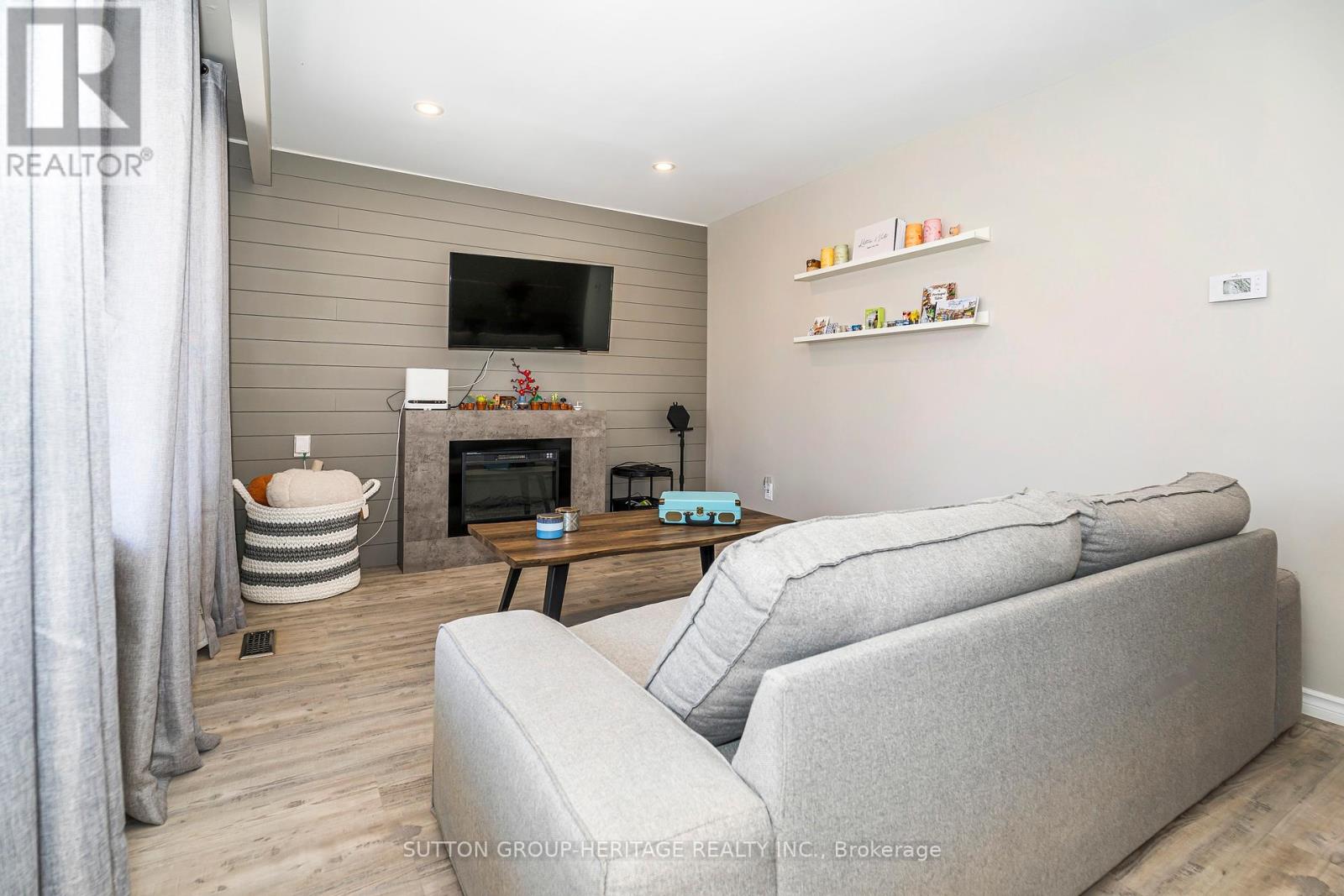 437 Sedan Crescent, Oshawa, Ontario  L1H 3G4 - Photo 4 - E12197332