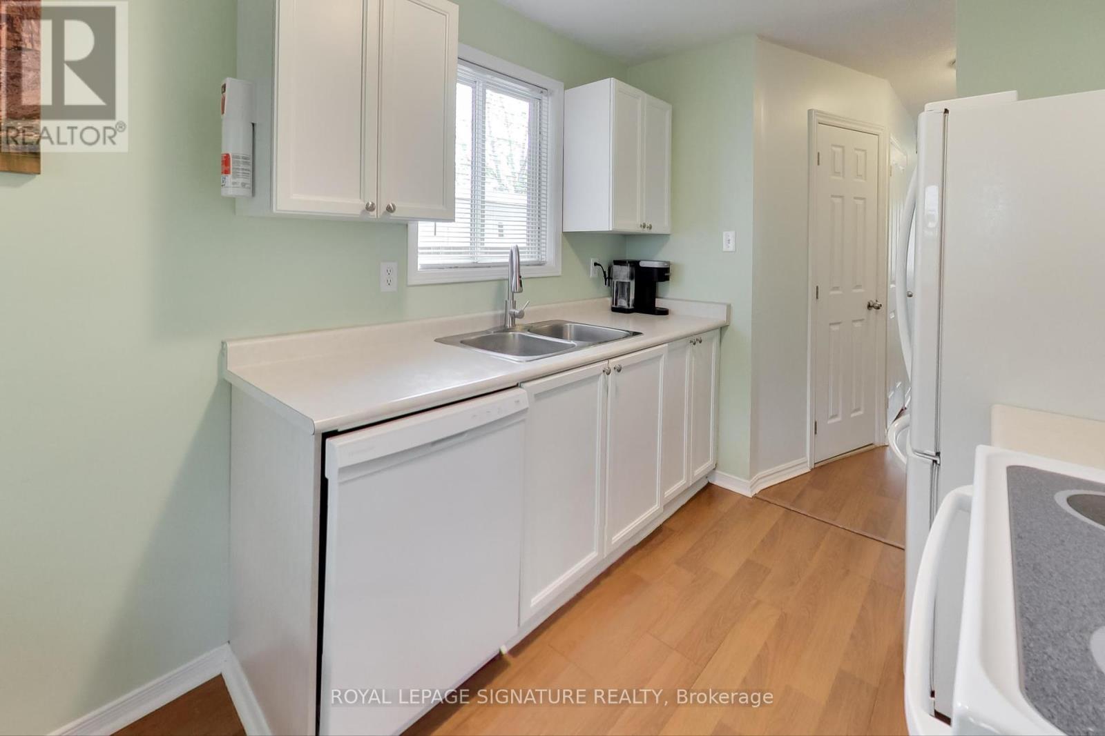 18 Palling Lane, Barrie, Ontario  L4M 6H4 - Photo 13 - S12197329