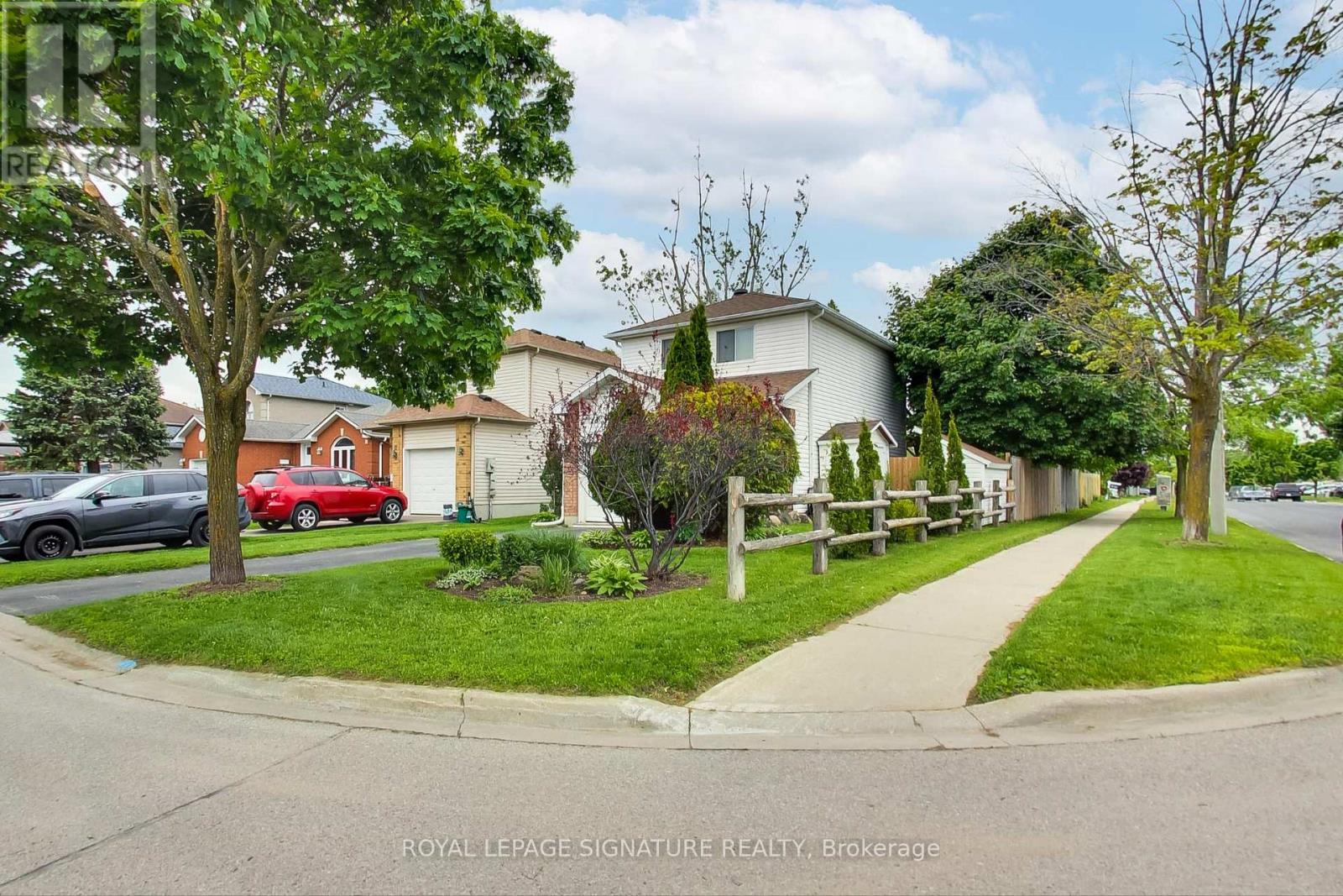 18 Palling Lane, Barrie, Ontario  L4M 6H4 - Photo 3 - S12197329