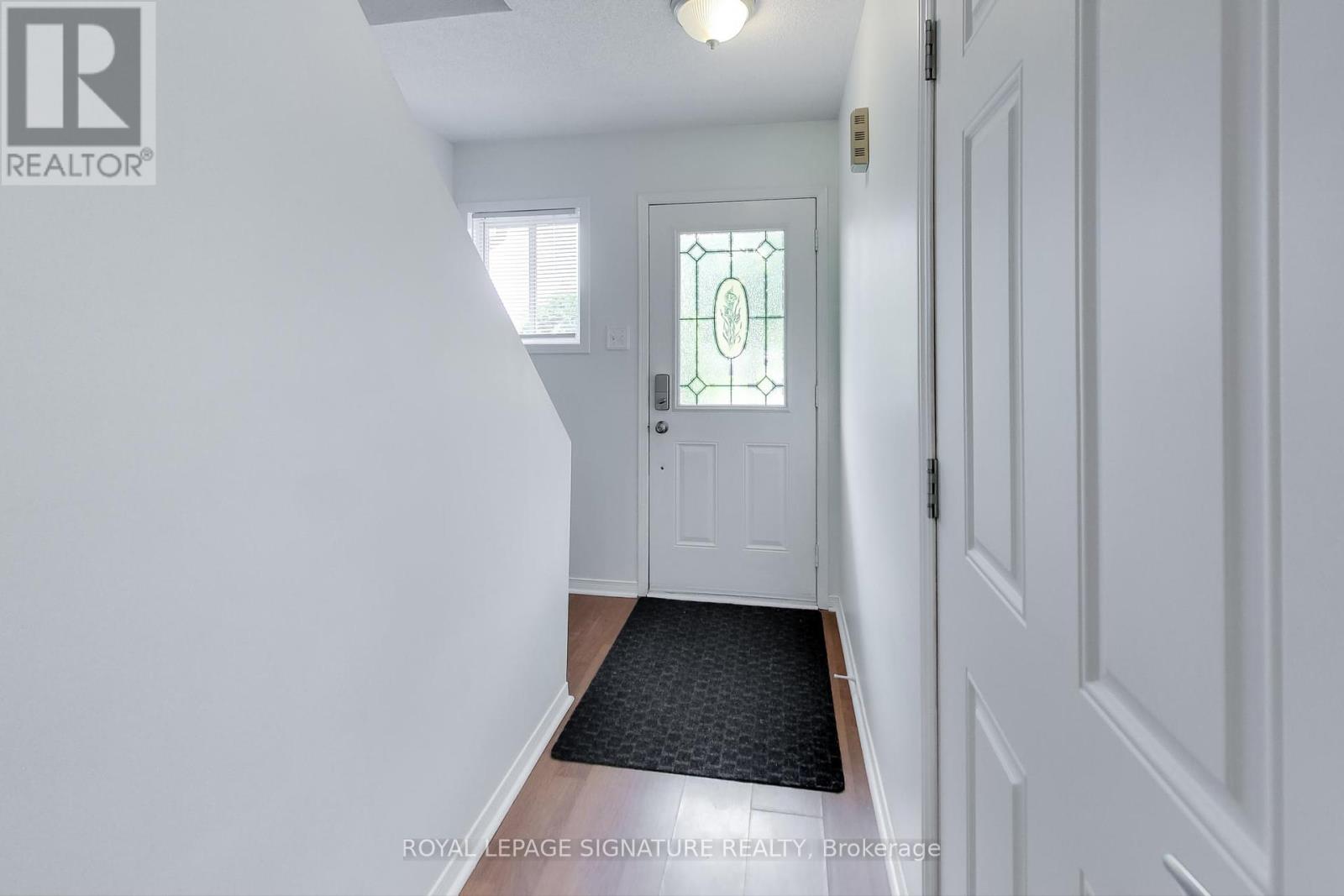 18 Palling Lane, Barrie, Ontario  L4M 6H4 - Photo 5 - S12197329