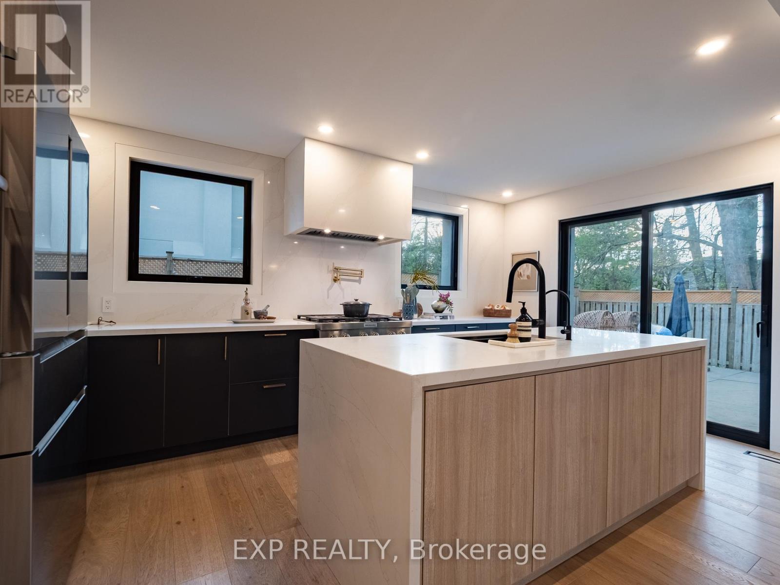 2433 Trevor Drive, Oakville, Ontario  L6L 5C4 - Photo 6 - W12197321