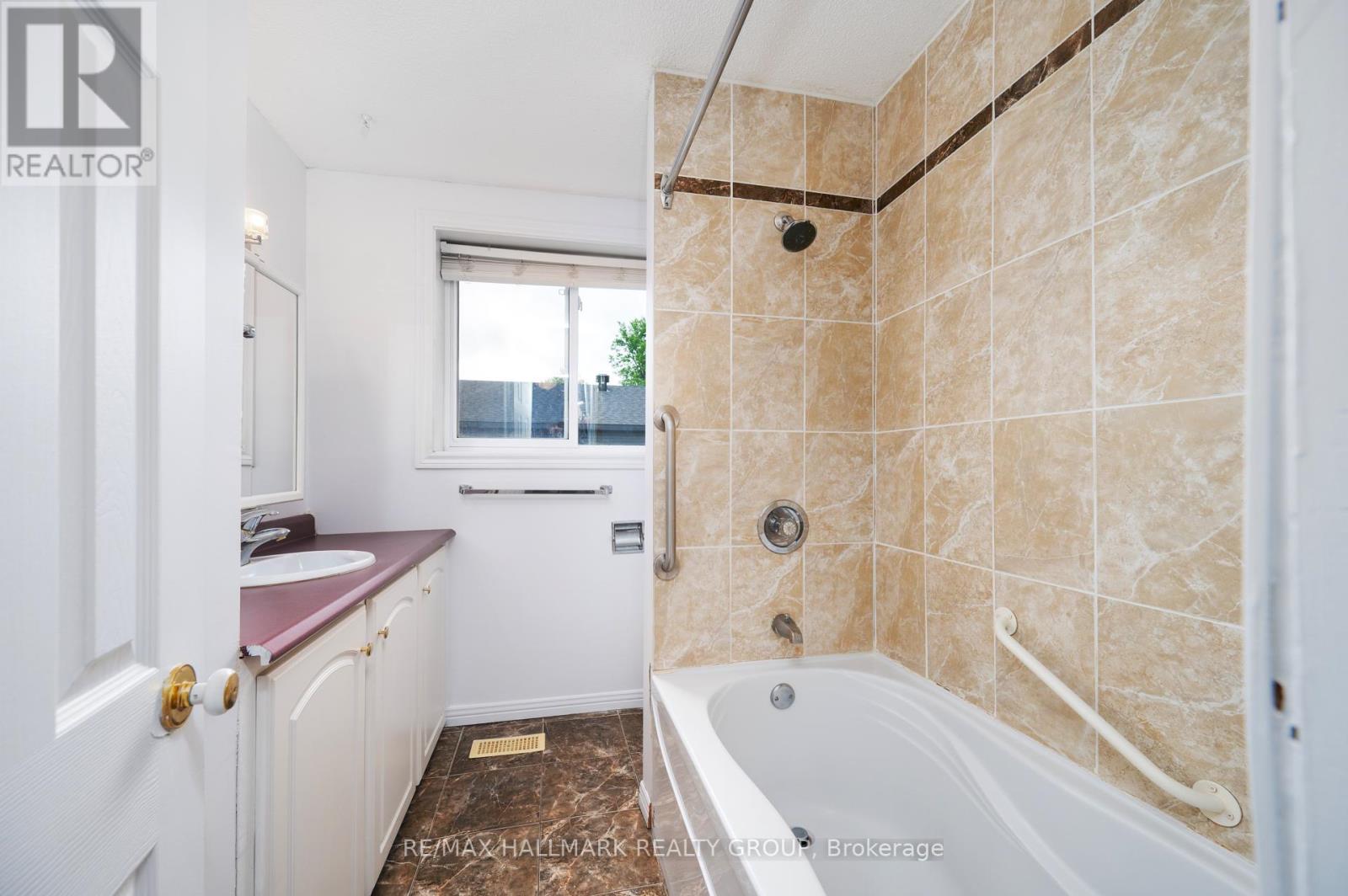 412 Montreal Road, Ottawa, Ontario  K1K 0V4 - Photo 19 - X12197370