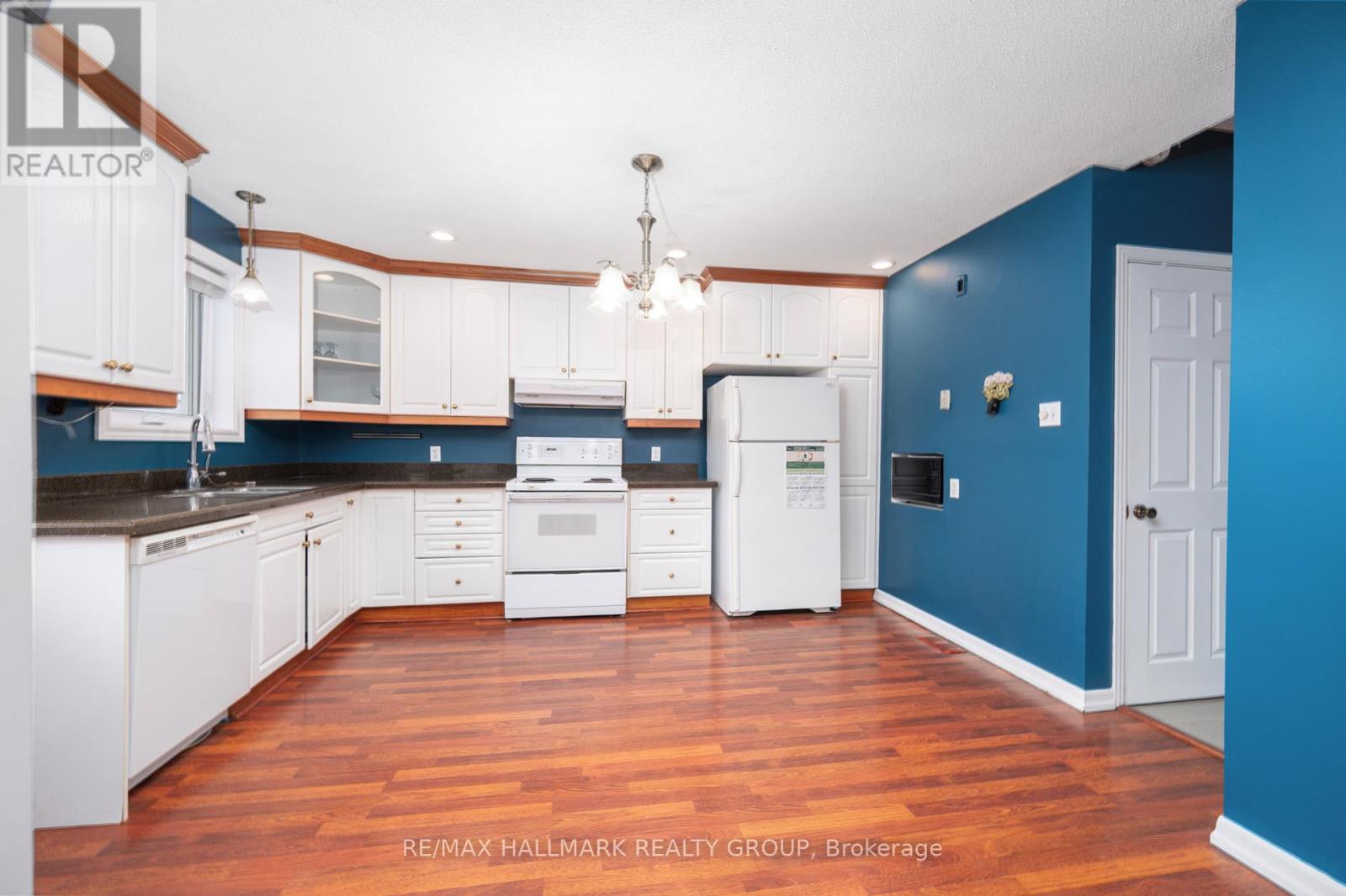 412 Montreal Road, Ottawa, Ontario  K1K 0V4 - Photo 8 - X12197370