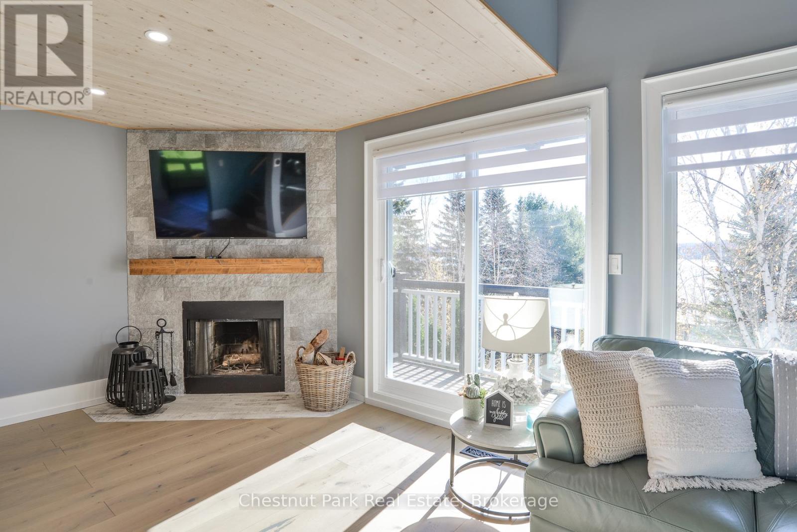 4 Turner Drive, Huntsville, Ontario  P1H 1A8 - Photo 3 - X12197366