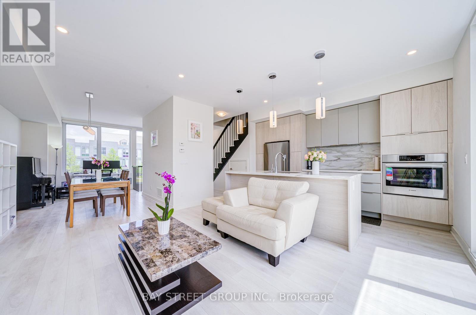 27 Sonic Way, Toronto, Ontario  M3C 0P3 - Photo 4 - C12197374