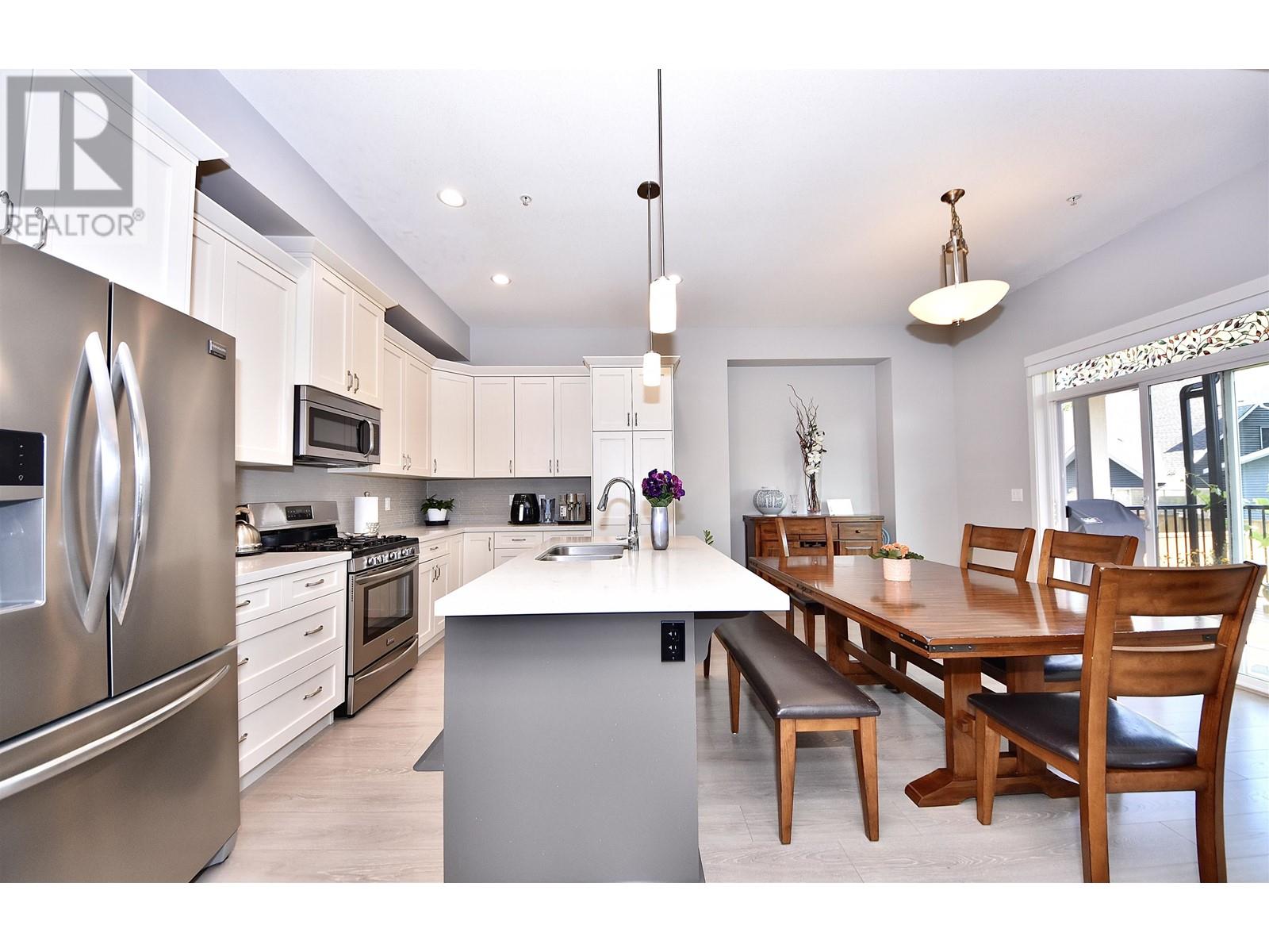 24442 113 Avenue, Maple Ridge, British Columbia  V2W 5H4 - Photo 2 - R3010470