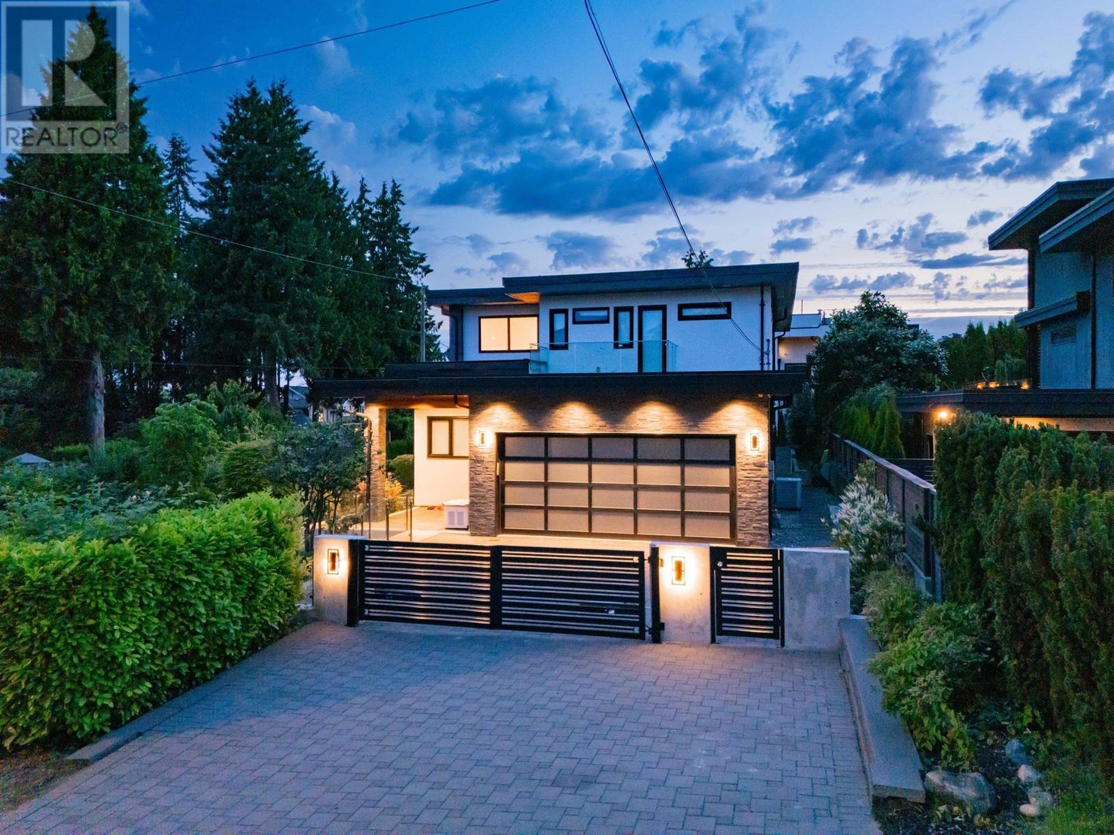 Property at 2213 KINGS AVENUE image 4