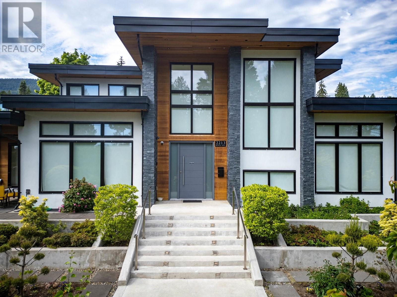 Property at 2213 KINGS AVENUE image 2