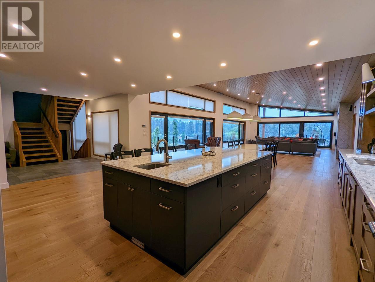 1731 Victoria Avenue, Windermere, British Columbia  V0B 2L2 - Photo 7 - 10342877