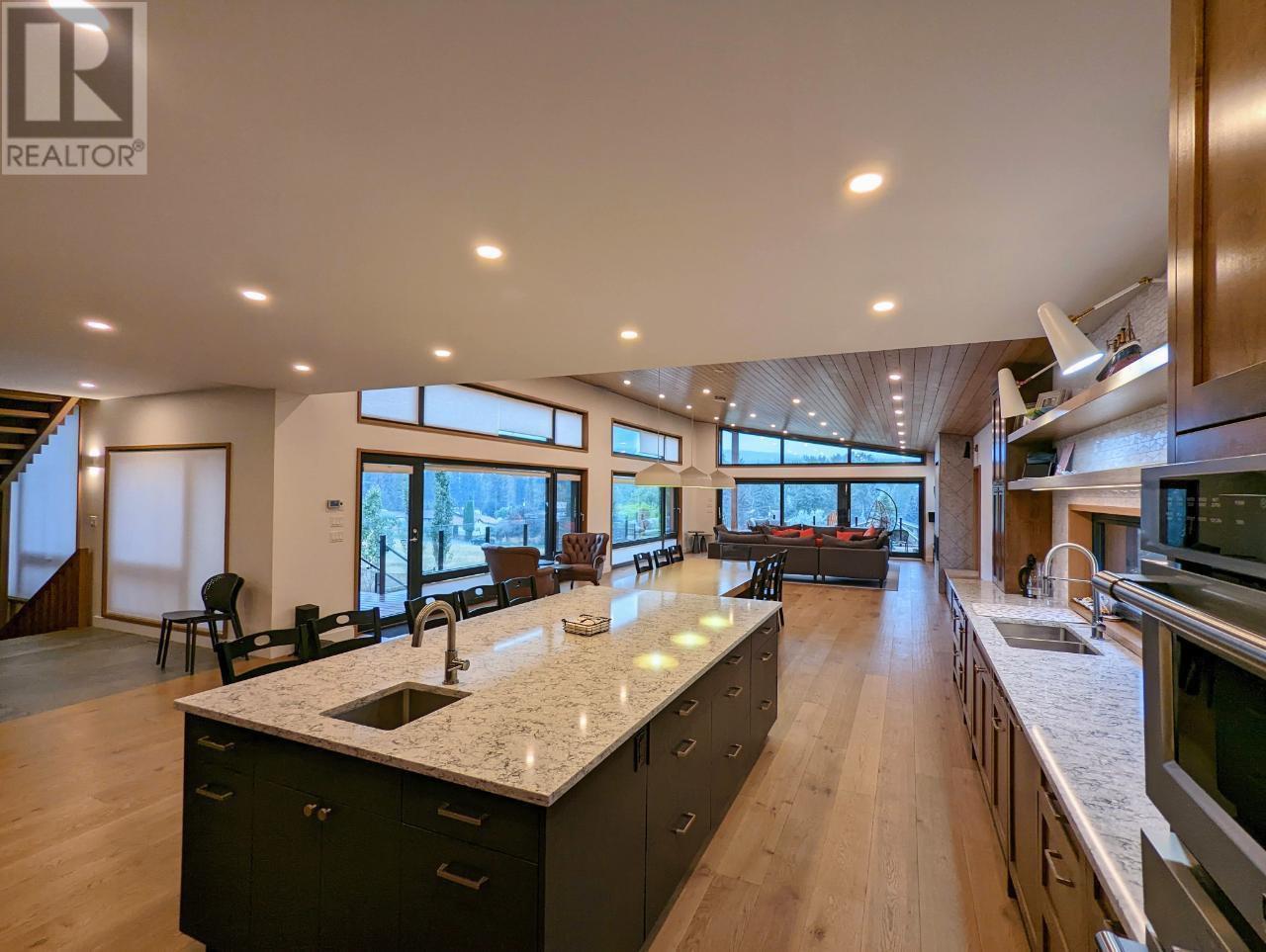 1731 Victoria Avenue, Windermere, British Columbia  V0B 2L2 - Photo 5 - 10342877