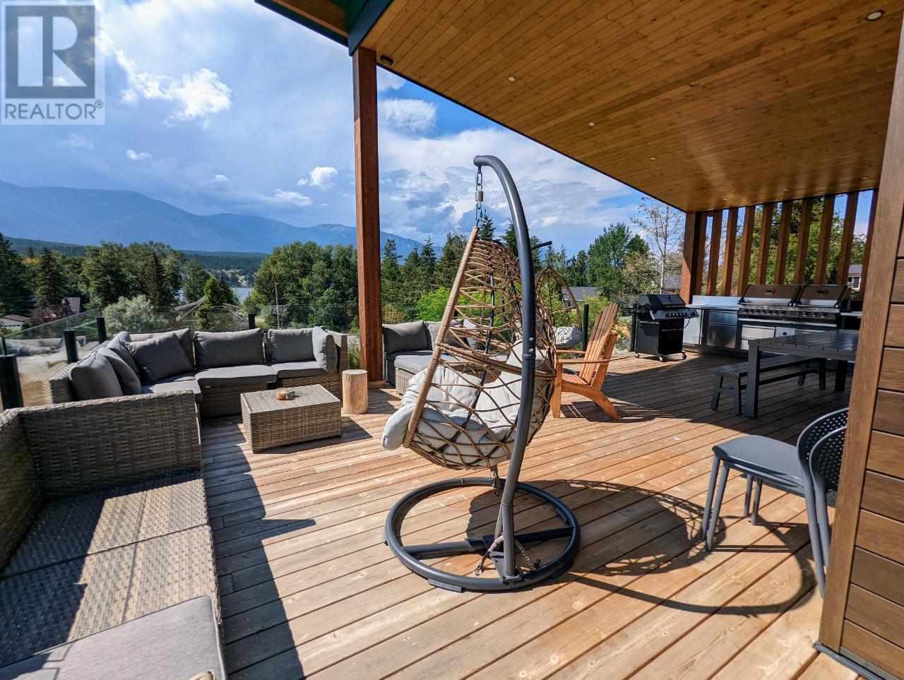 1731 Victoria Avenue, Windermere, British Columbia  V0B 2L2 - Photo 2 - 10342877