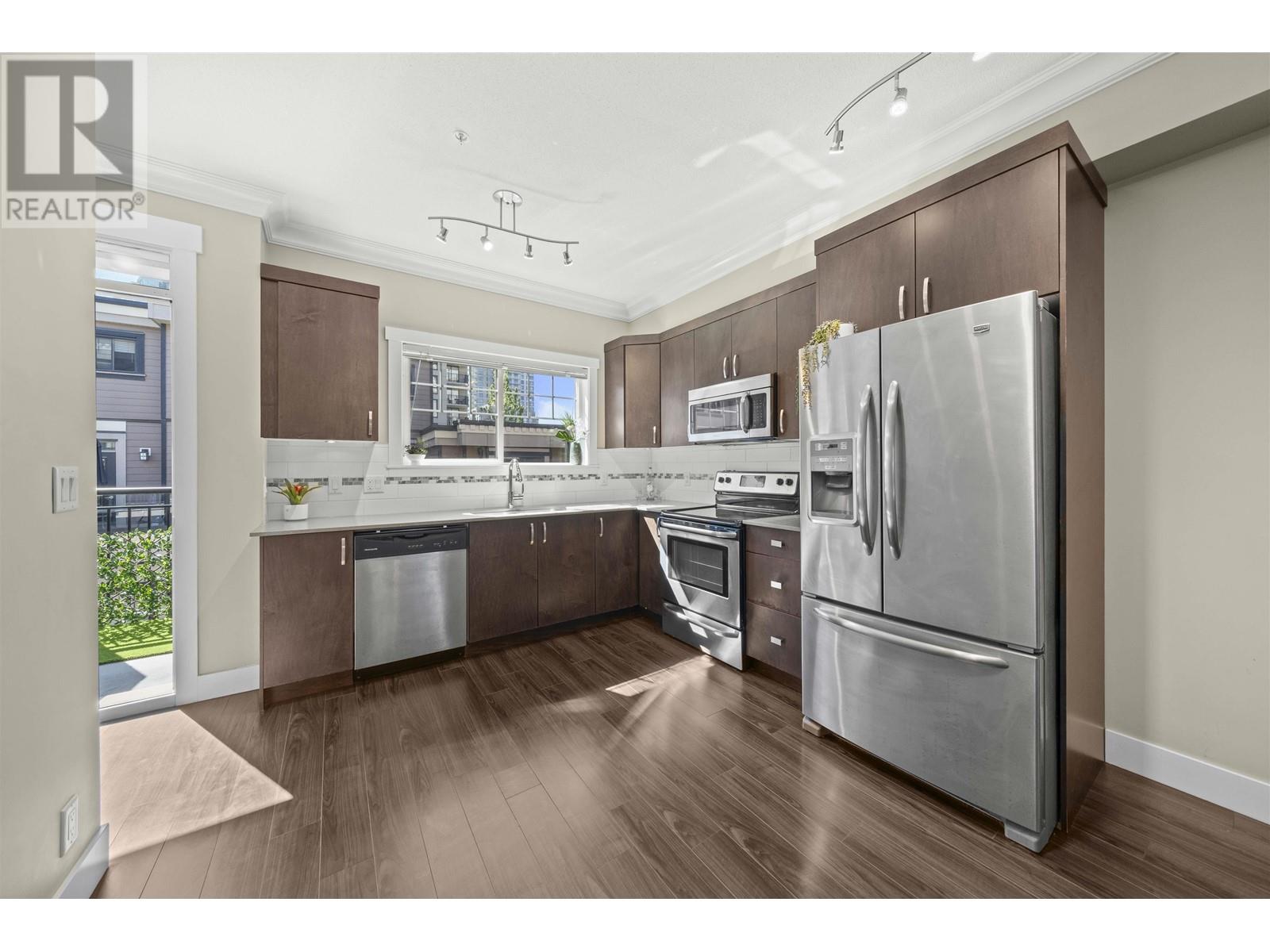 Property at 4 838 ROYAL AVENUE image 4