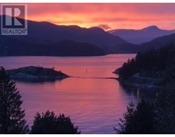 6236 Wellington Avenue, West Vancouver, Ca