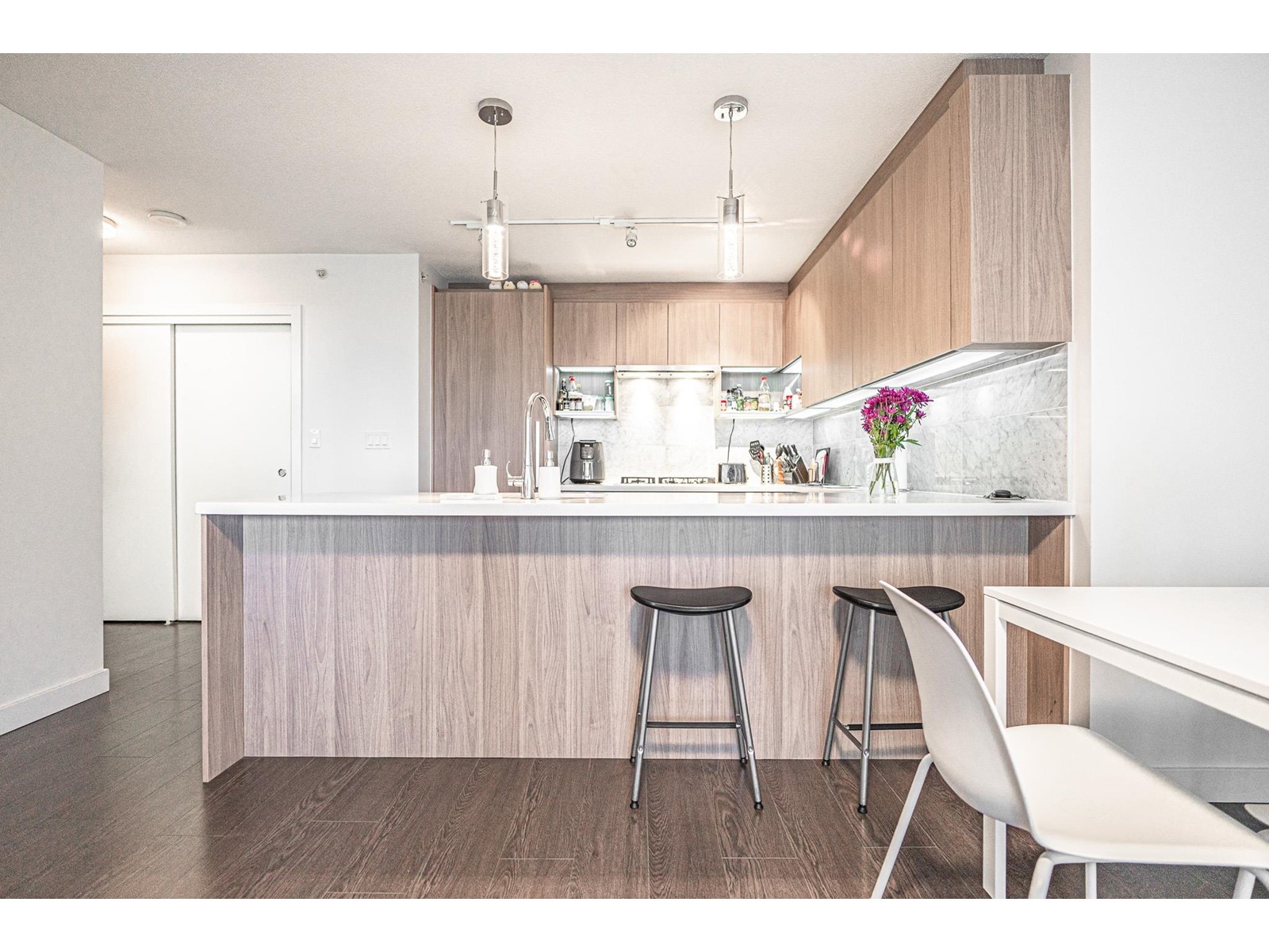 806 13696 100 Avenue, Surrey, British Columbia  V3T 0L5 - Photo 1 - R3004403