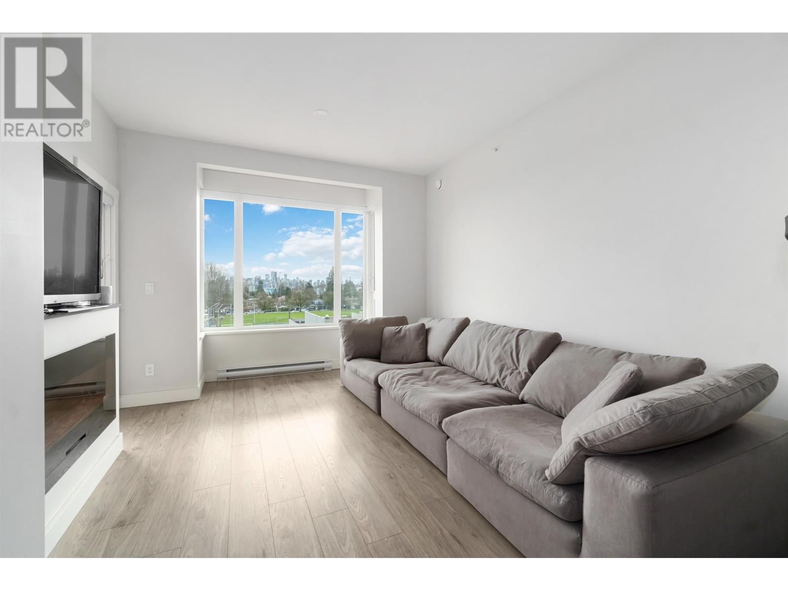 409 1633 Tatlow Avenue, North Vancouver, British Columbia  V7P 2Z8 - Photo 5 - R2983446