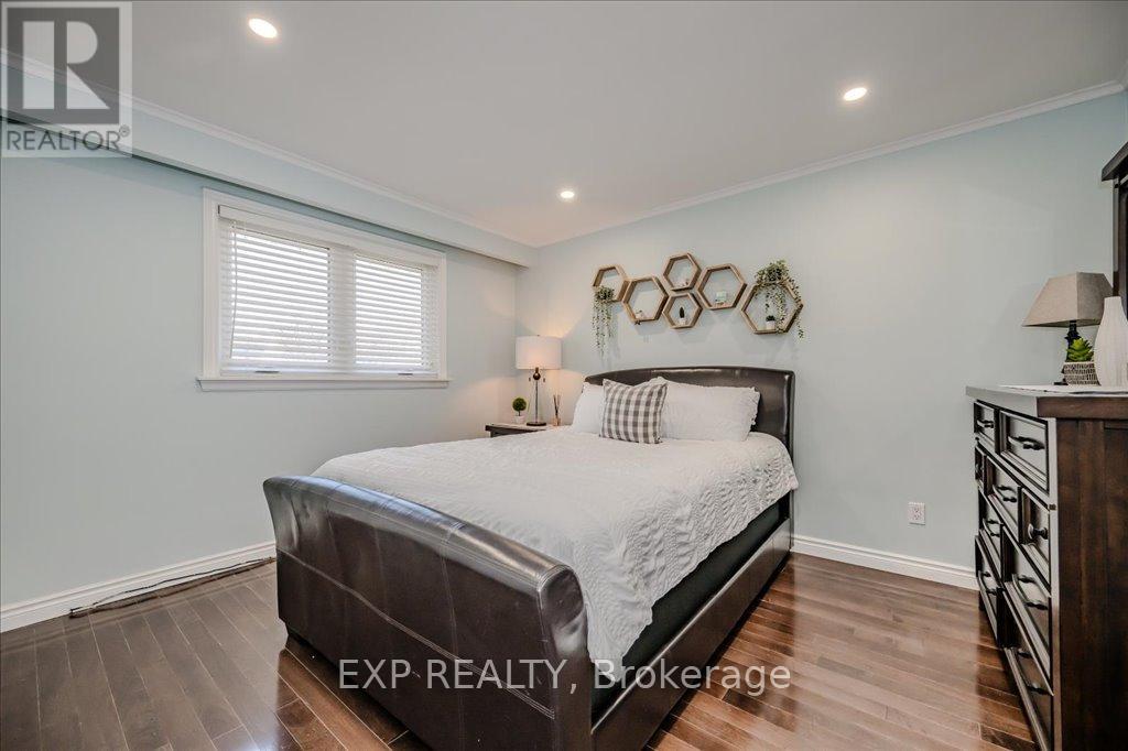 4 Buckley Crescent, Toronto, Ontario  M9R 3K5 - Photo 8 - W12197417
