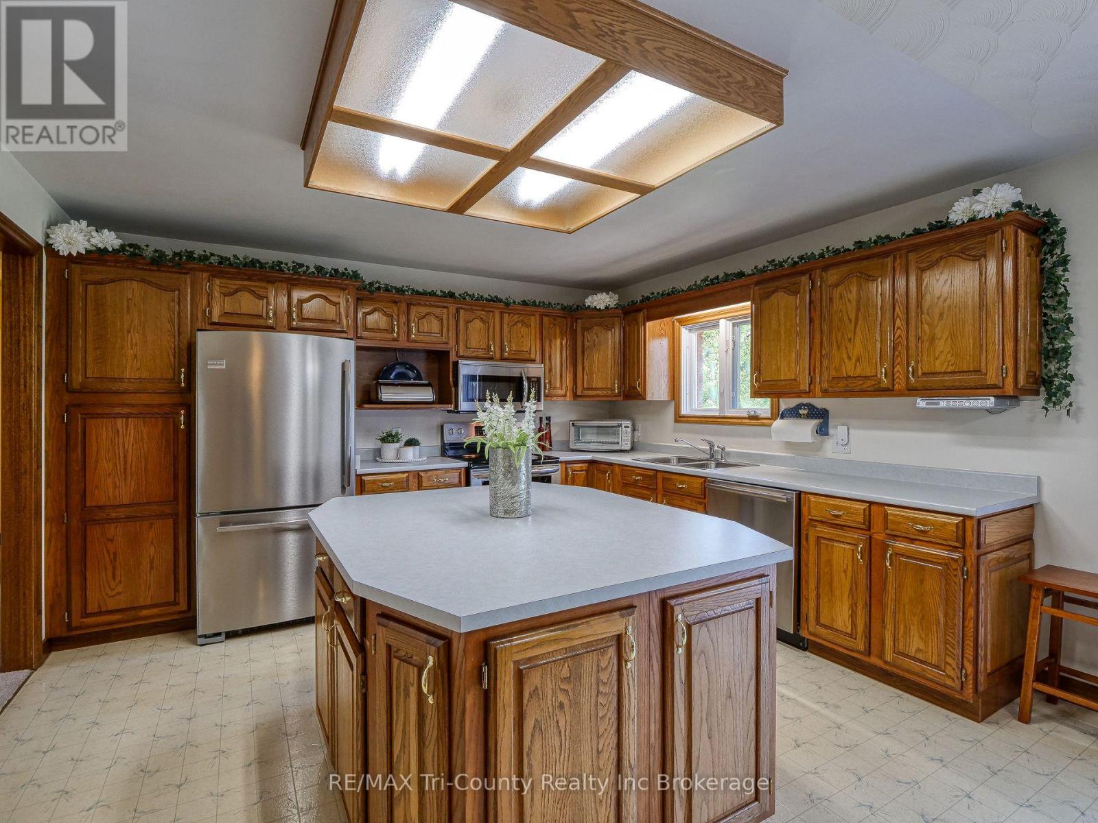 916 Norfolk County 28 Road, Norfolk, Ontario  N0E 1G0 - Photo 4 - X12197452