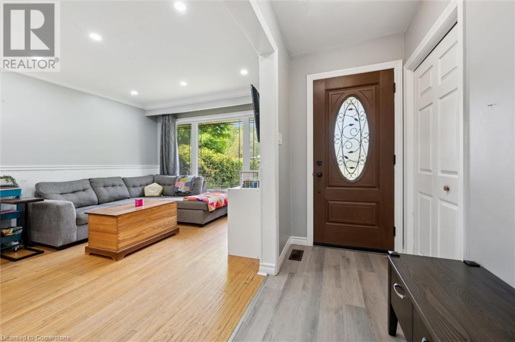 Property at 545 ELGIN Street image 5