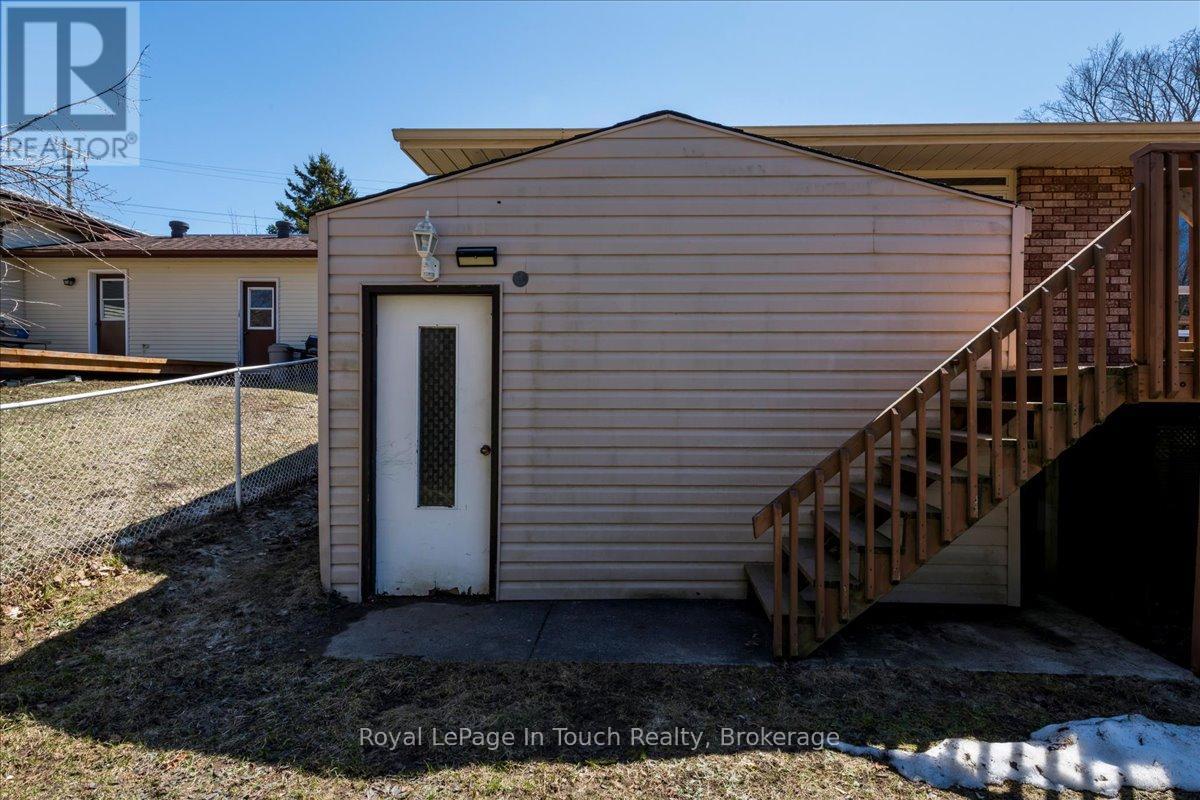 93 Edward Street, Penetanguishene, Ontario  L9M 1J3 - Photo 32 - S12197442
