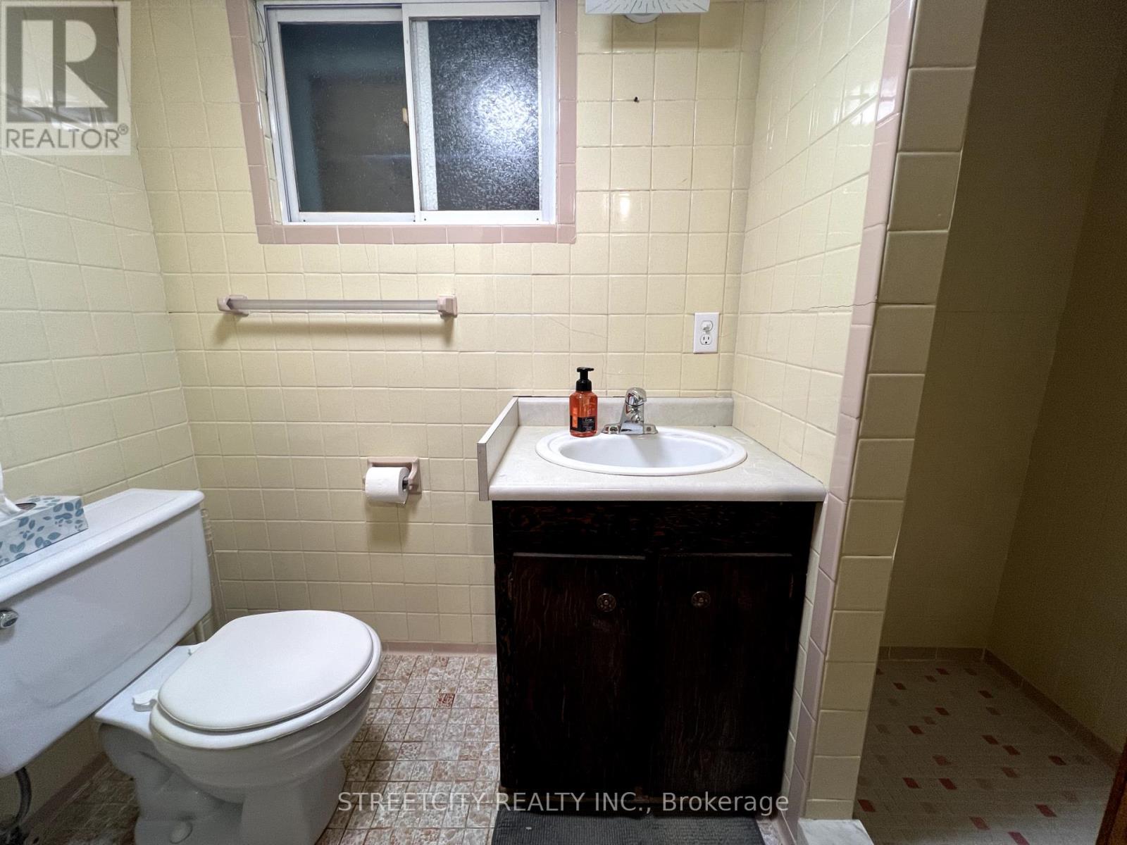 844 Moy Avenue, Windsor, Ontario  N9A 2N8 - Photo 19 - X12197378