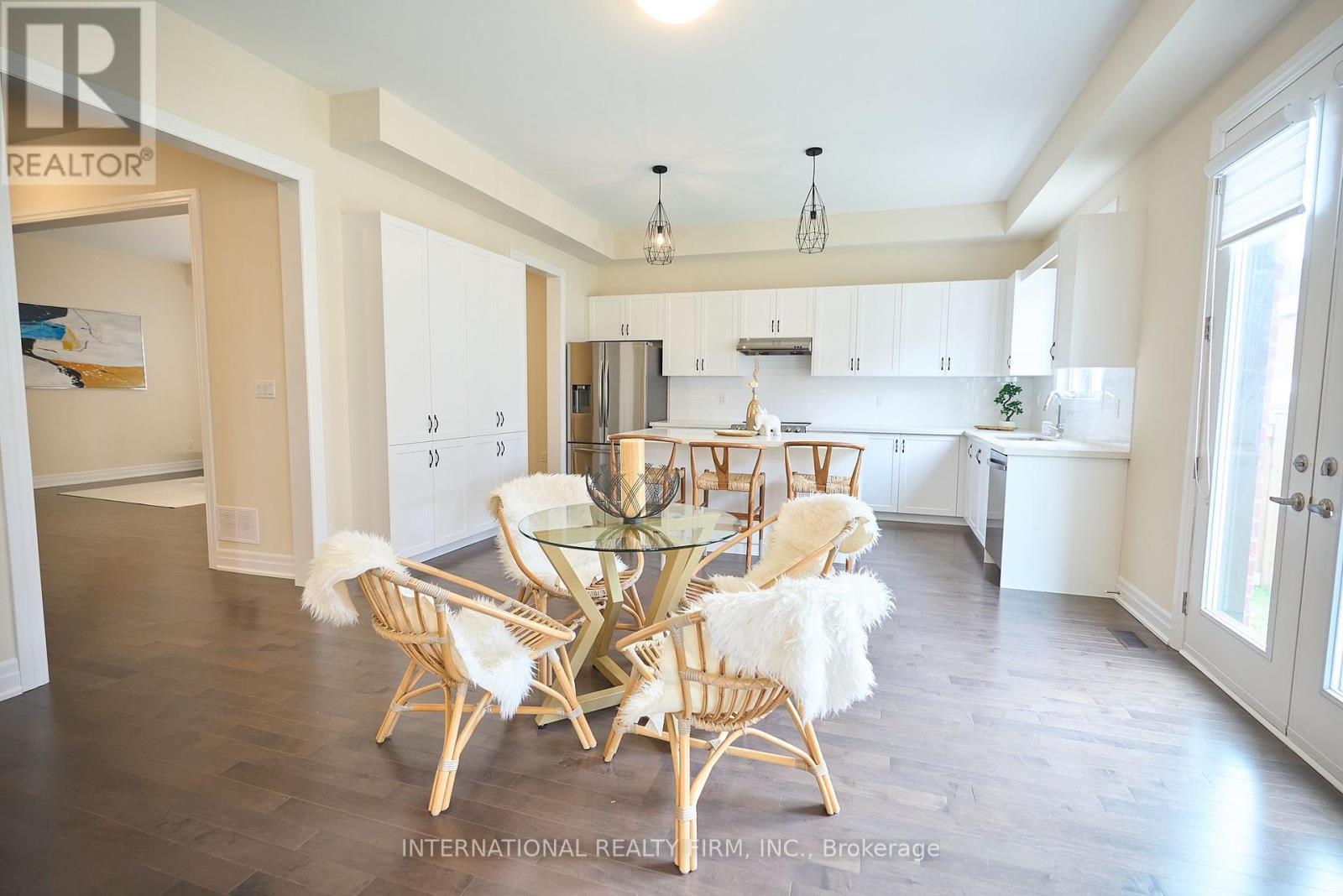 63 Merlin Street, Oakville, Ontario  L6H 0Z4 - Photo 10 - W12109220