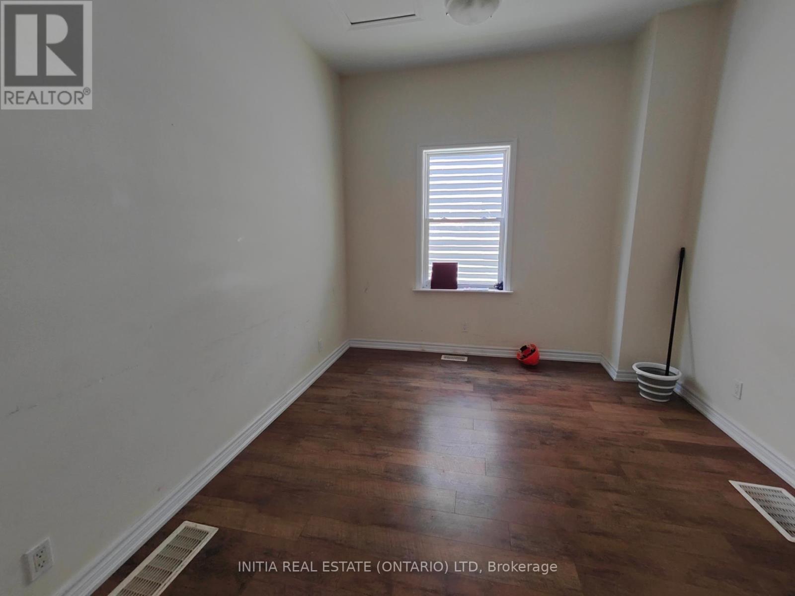 174 Clarence Street, London East, Ontario  N6B 2J7 - Photo 9 - X12197424