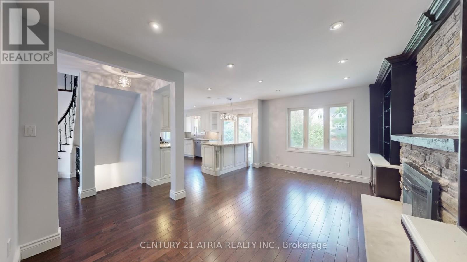 1483 Royal Oaks Road, Mississauga, Ontario  L5H 3R6 - Photo 4 - W12192258