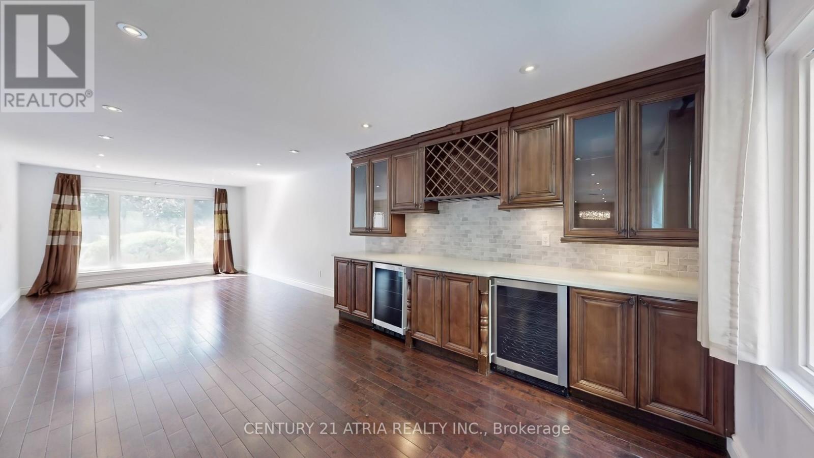 1483 Royal Oaks Road, Mississauga, Ontario  L5H 3R6 - Photo 9 - W12192258