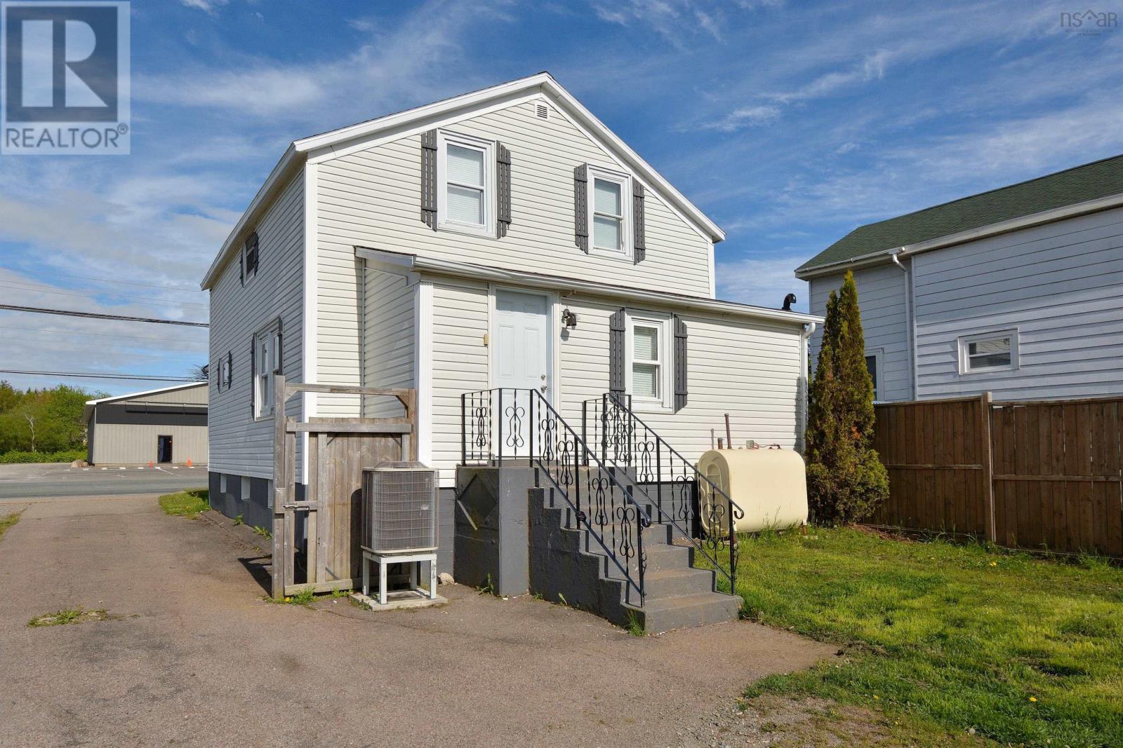 Property at 722 Alexandra image 3