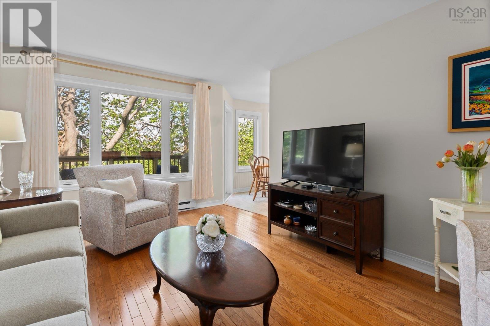 Property at 12 Pioneer Ave image 5