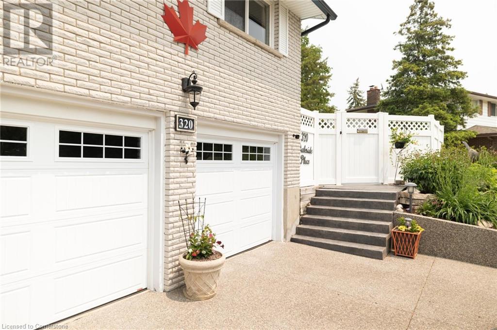 320 Daleside Place, Waterloo, Ontario  N2L 5M4 - Photo 2 - 40737040