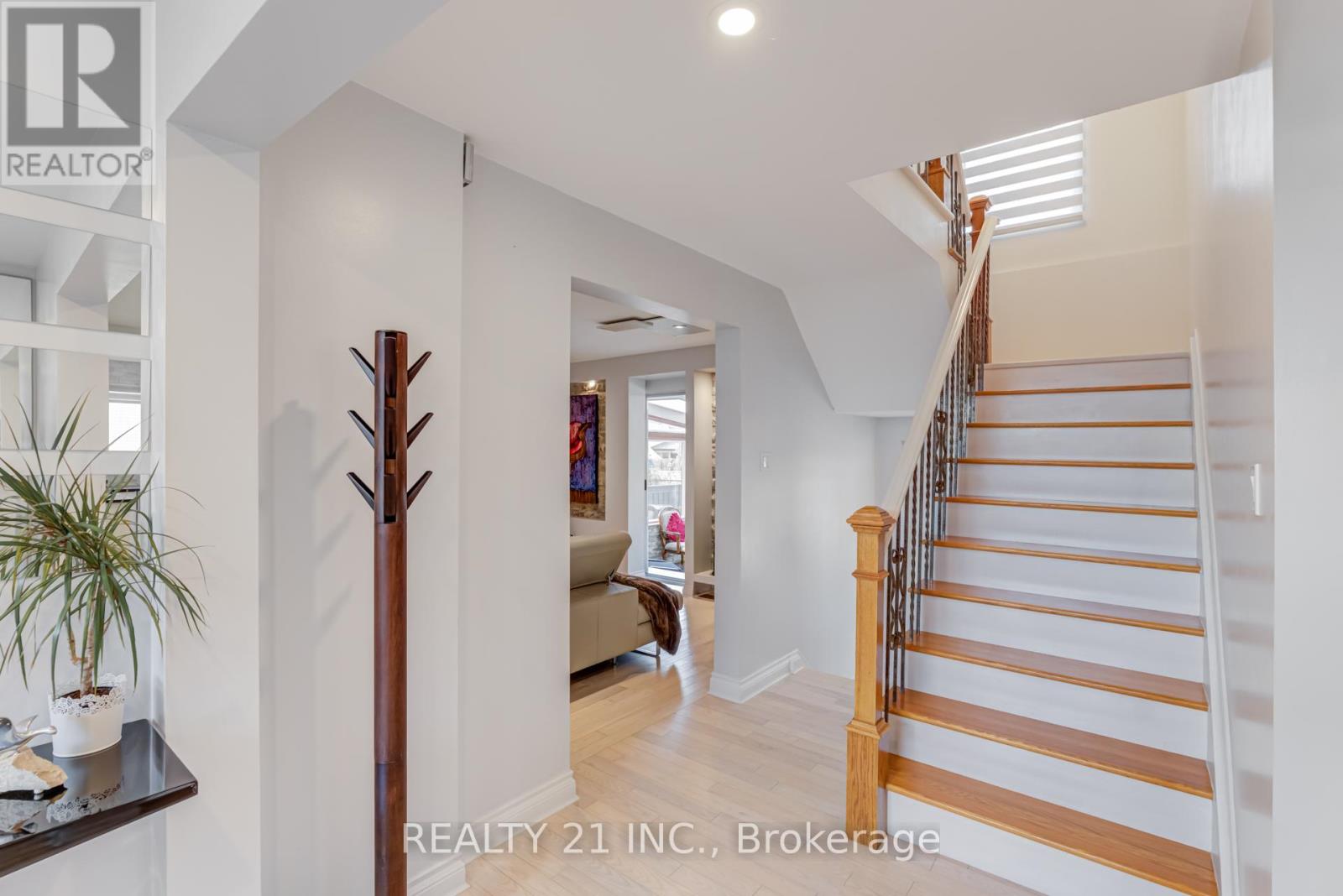 Property at 218 GUILDWOOD PARKWAY image 5