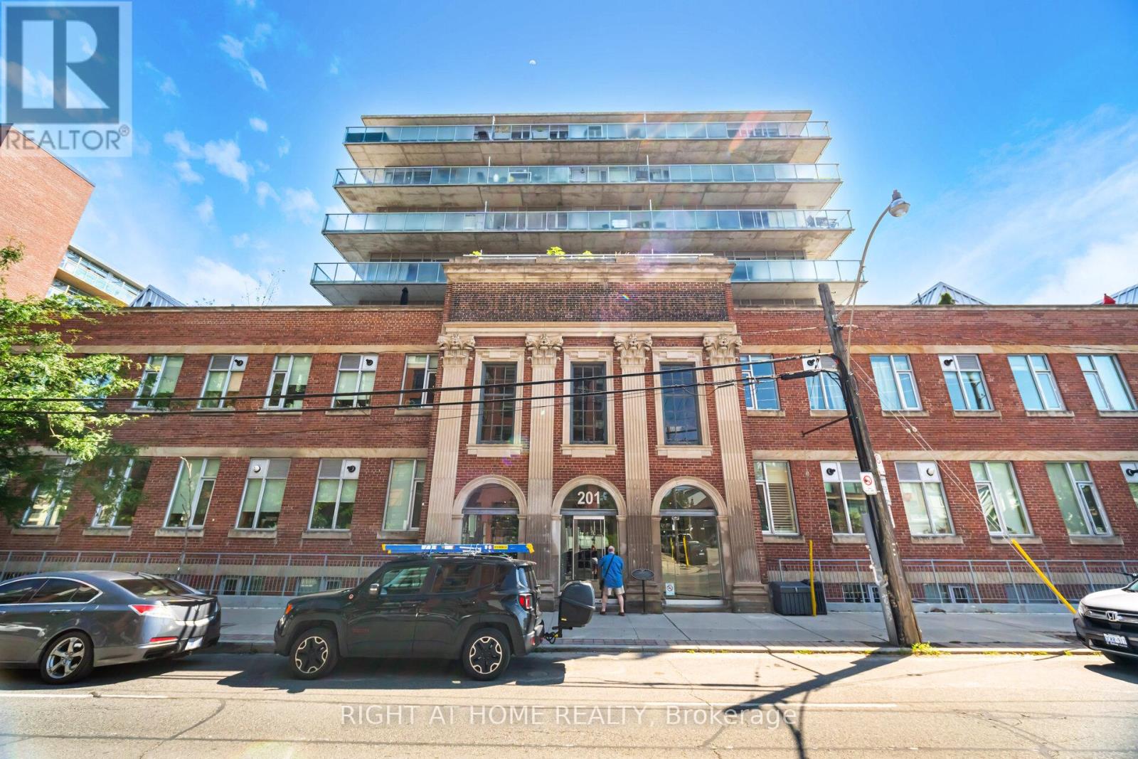 610 - 201 CARLAW AVENUE, Toronto, Ontario