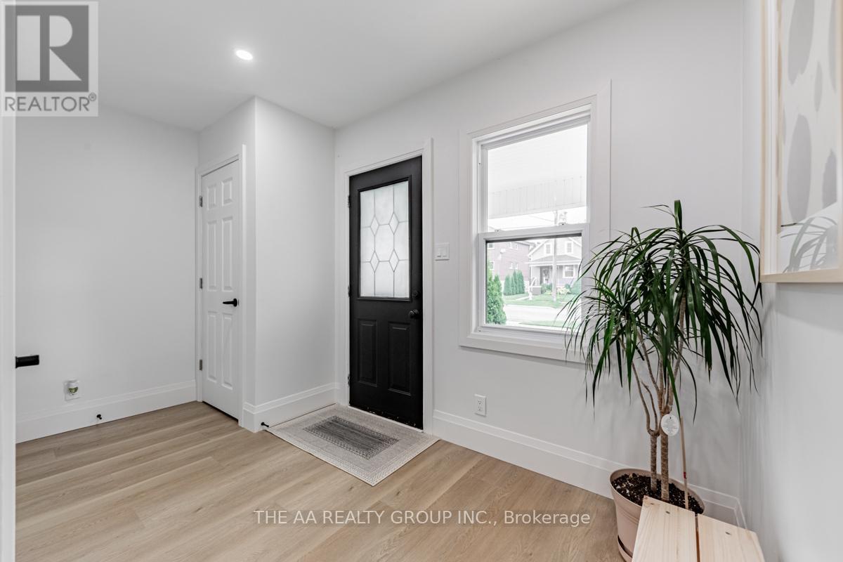 Property at 212 OSHAWA BOULEVARD S image 3