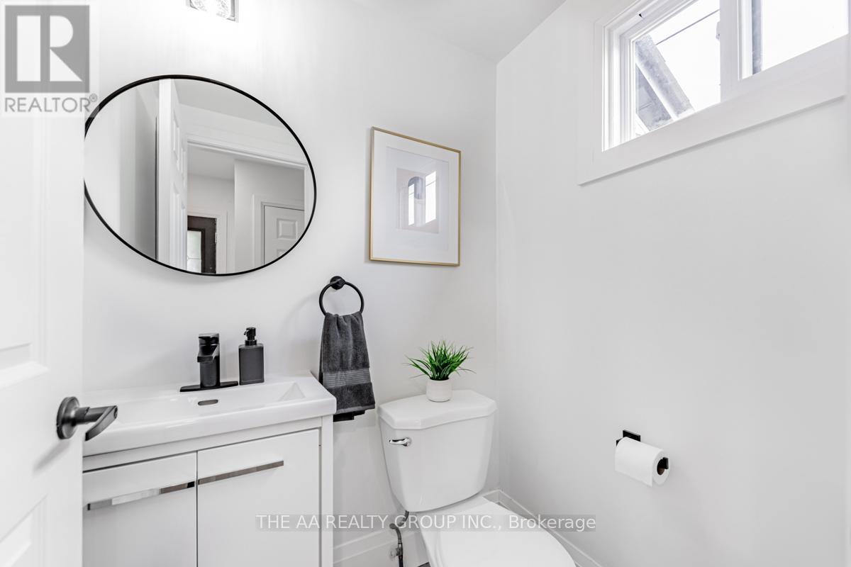 Property at 212 OSHAWA BOULEVARD S image 5