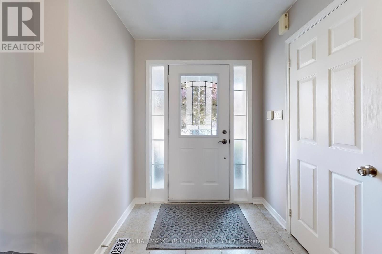 727 Sunbird Trail, Pickering, Ontario  L1X 2X5 - Photo 4 - E12197453