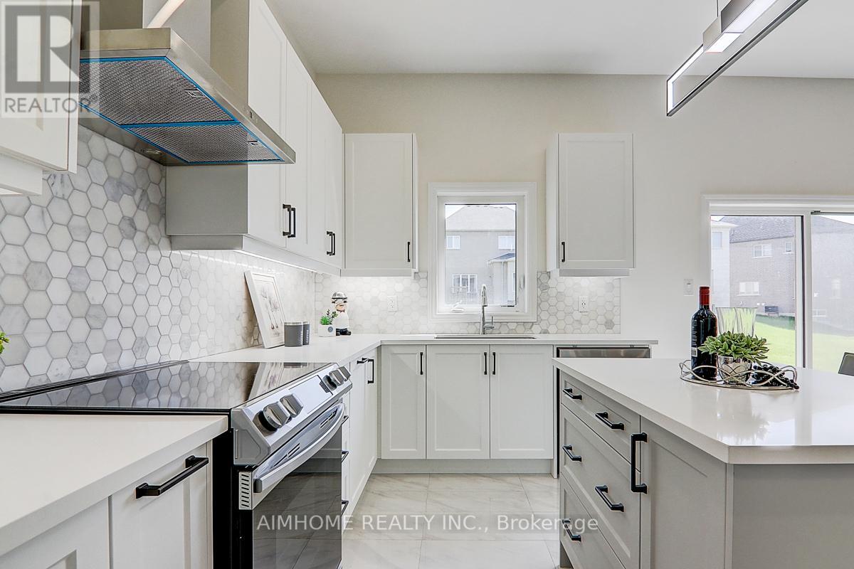7 Goodwin Court, East Gwillimbury, Ontario  L9N 0T7 - Photo 14 - N12197395