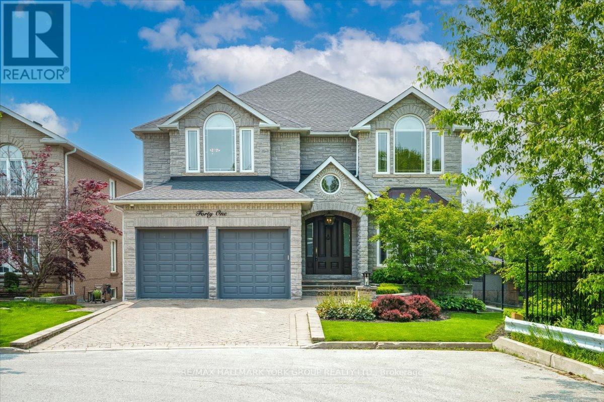 41 Direzze Court, Richmond Hill, Ontario  L4C 0C6 - Photo 2 - N12197435