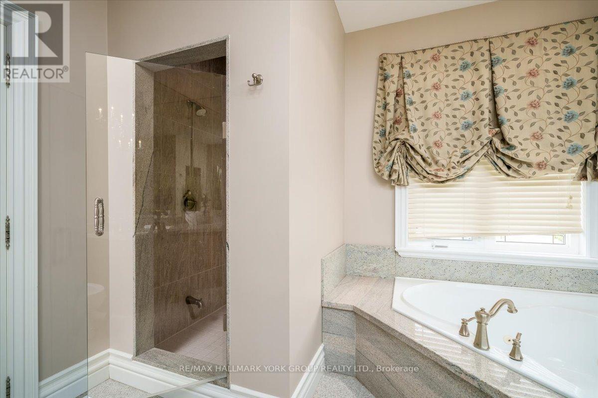 41 Direzze Court, Richmond Hill, Ontario  L4C 0C6 - Photo 25 - N12197435