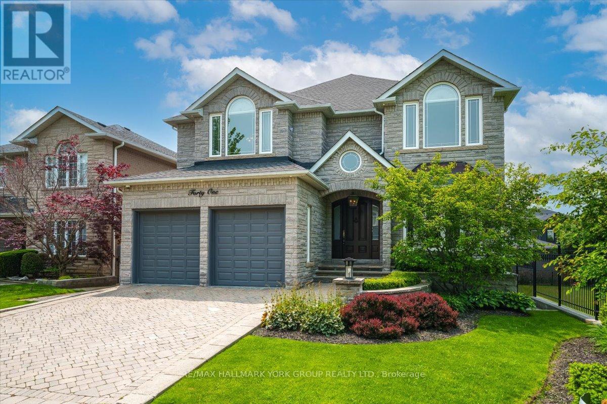 41 Direzze Court, Richmond Hill, Ontario  L4C 0C6 - Photo 3 - N12197435