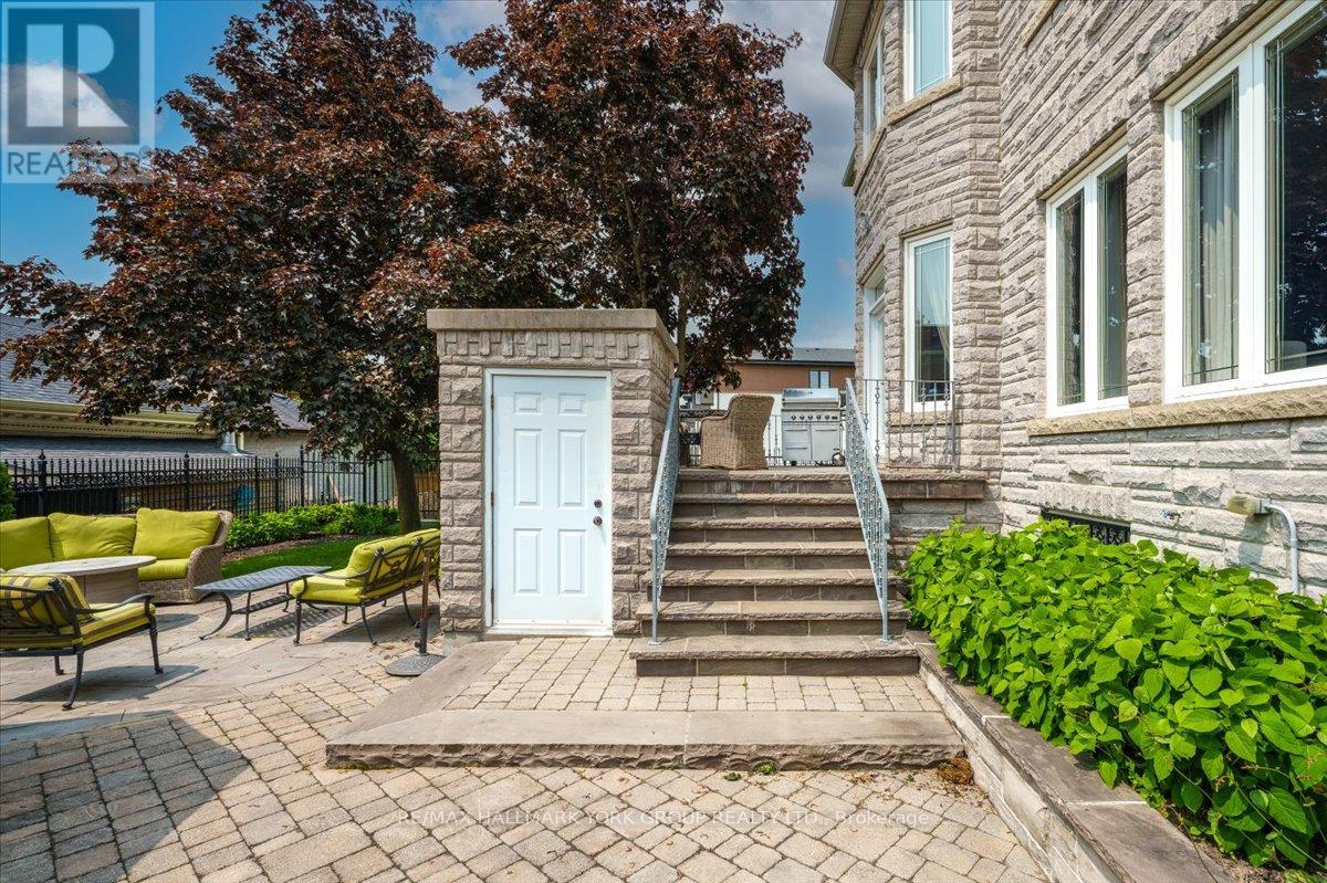 41 Direzze Court, Richmond Hill (Mill Pond), Ontario  L4C 0C6 - Photo 42 - N12197435