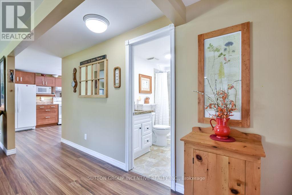1057 Ferrier Avenue, Innisfil, Ontario  L0L 1W0 - Photo 16 - N12197482