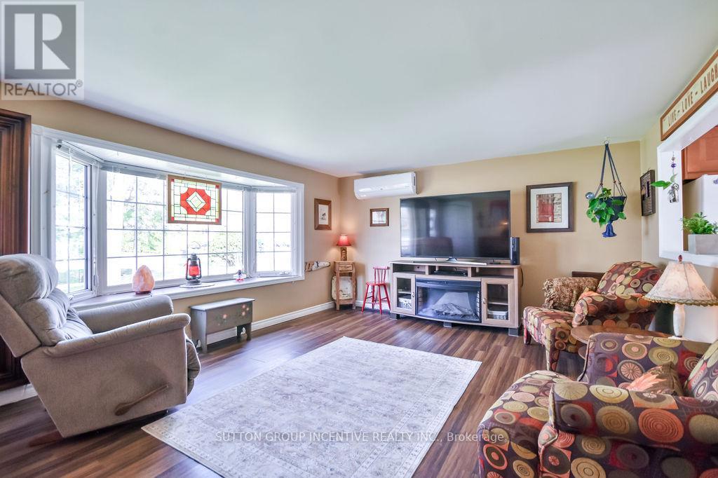 1057 Ferrier Avenue, Innisfil, Ontario  L0L 1W0 - Photo 6 - N12197482