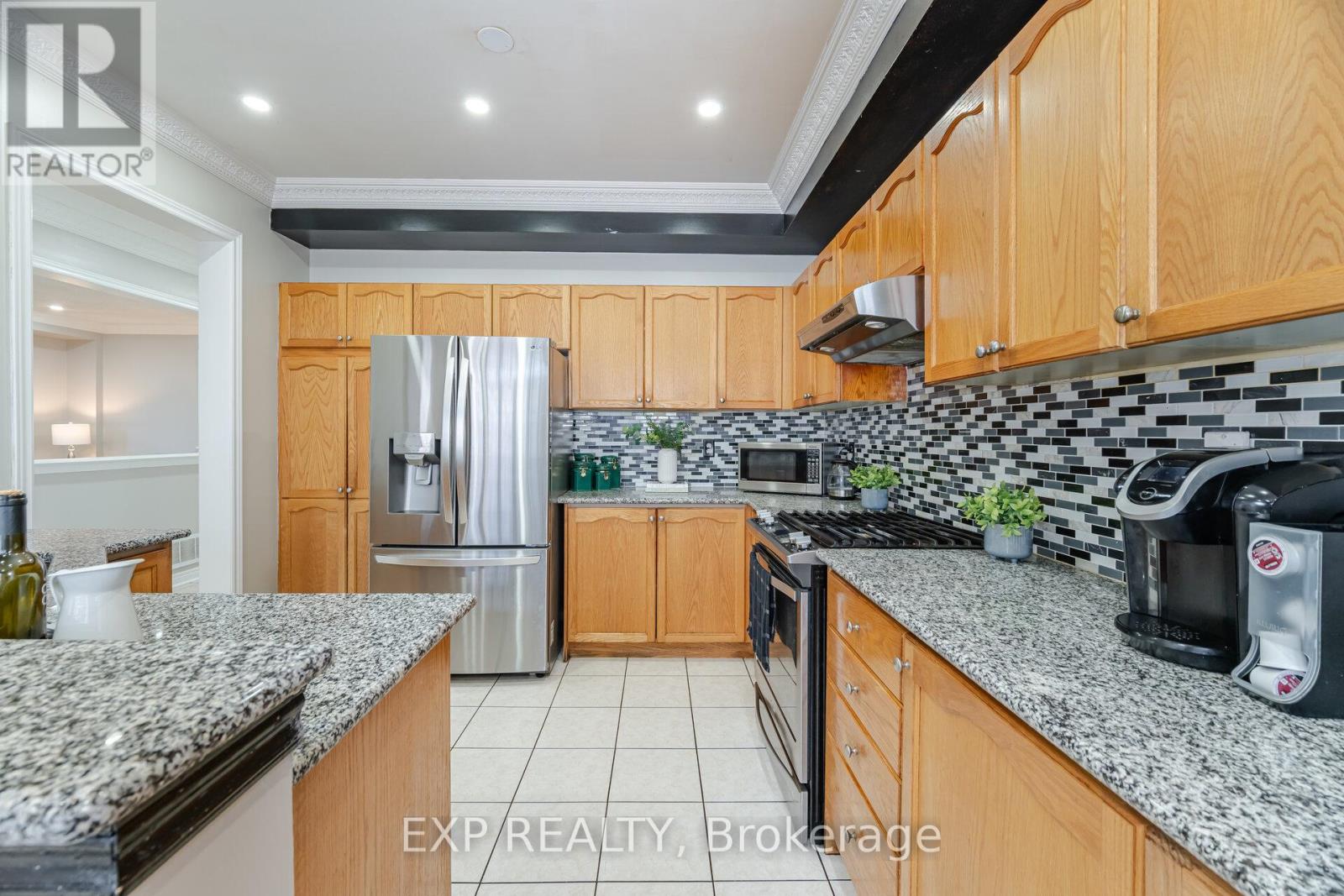 6611 Spinnaker Circle, Mississauga, Ontario  L5W 1R2 - Photo 13 - W12197406