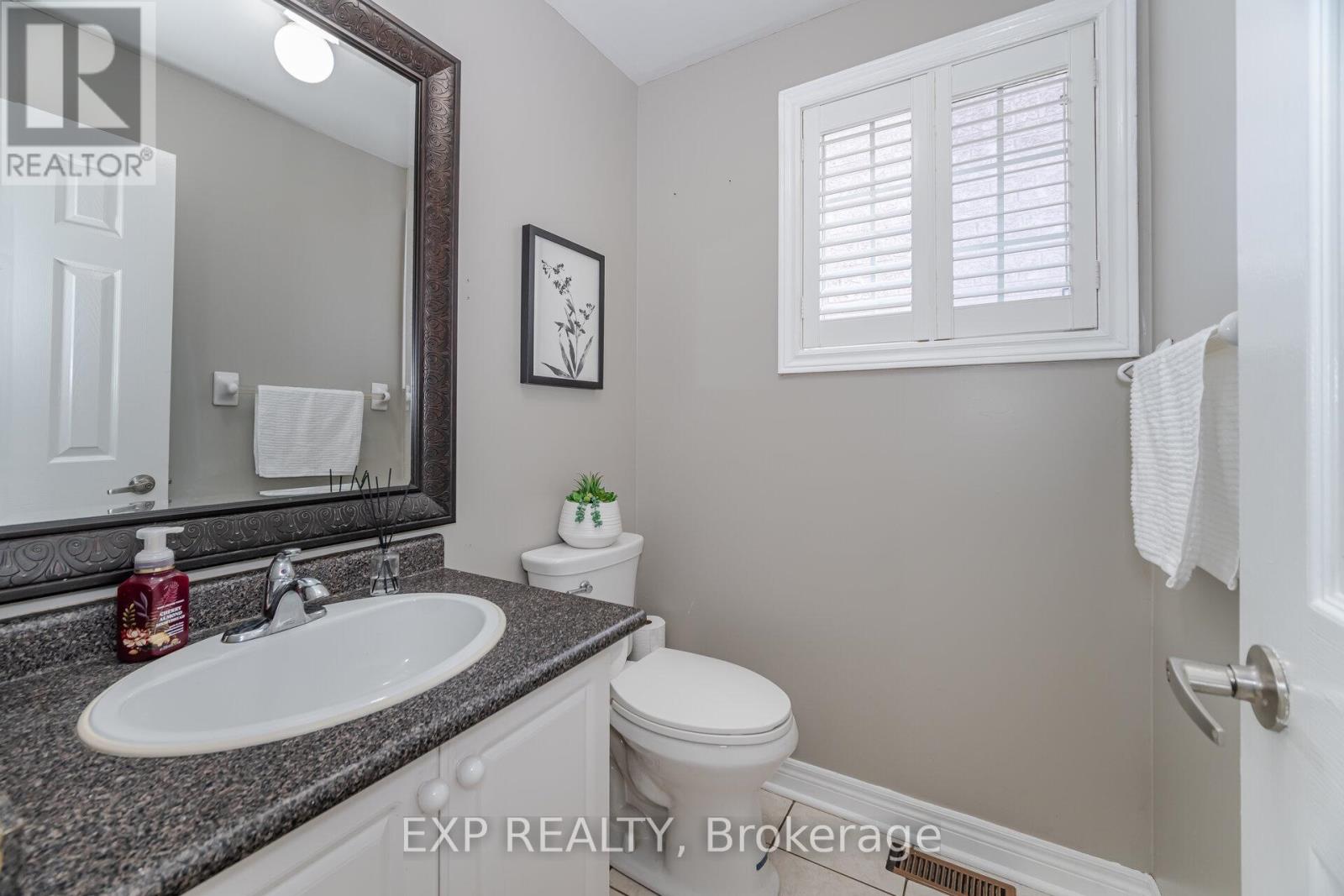 6611 Spinnaker Circle, Mississauga, Ontario  L5W 1R2 - Photo 16 - W12197406