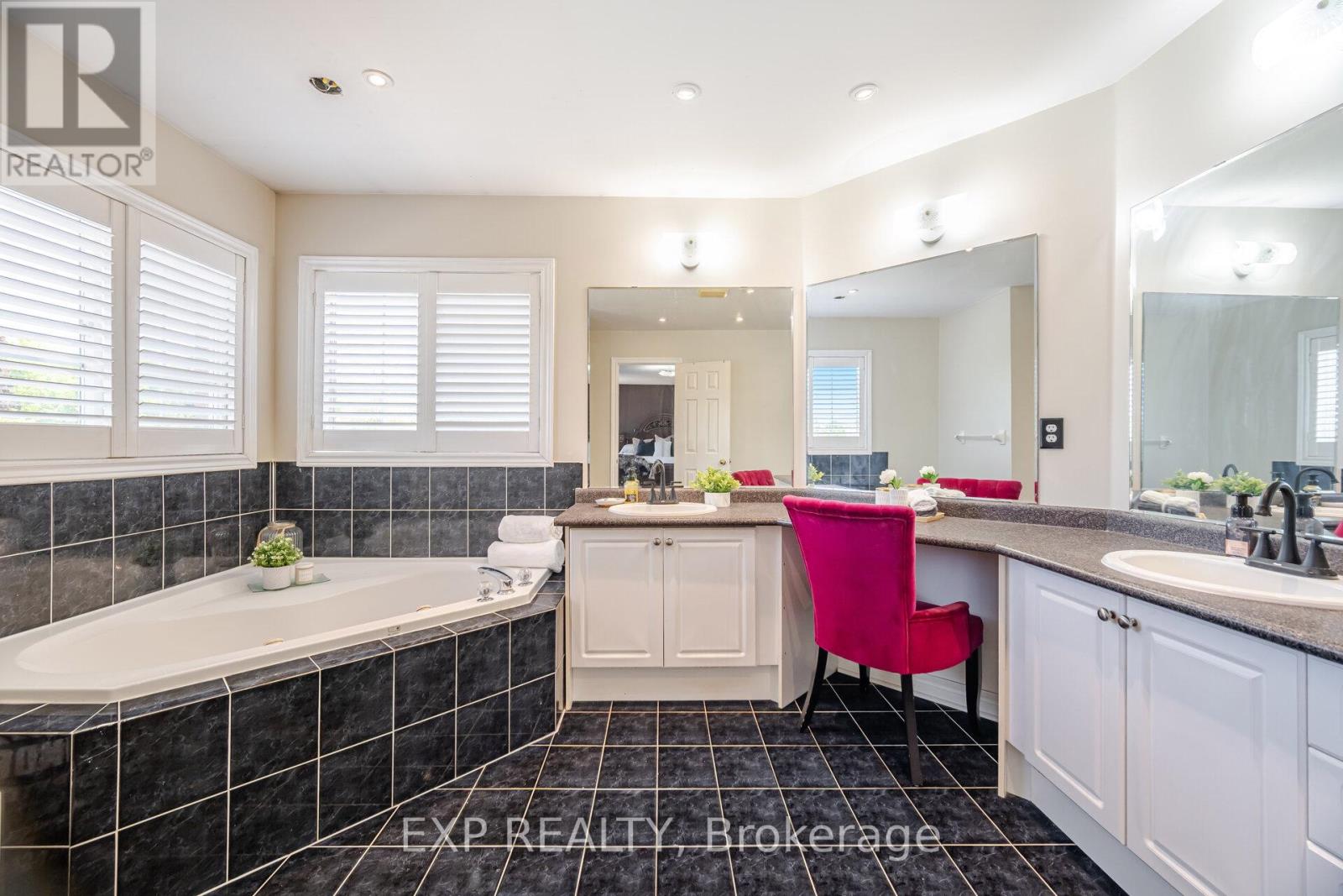 6611 Spinnaker Circle, Mississauga, Ontario  L5W 1R2 - Photo 21 - W12197406