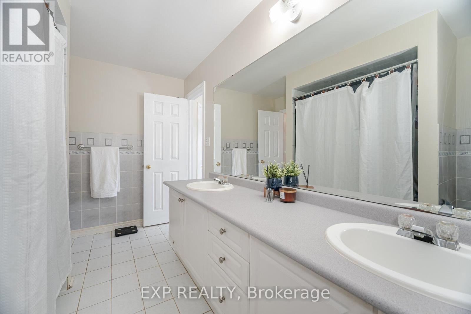 6611 Spinnaker Circle, Mississauga, Ontario  L5W 1R2 - Photo 28 - W12197406