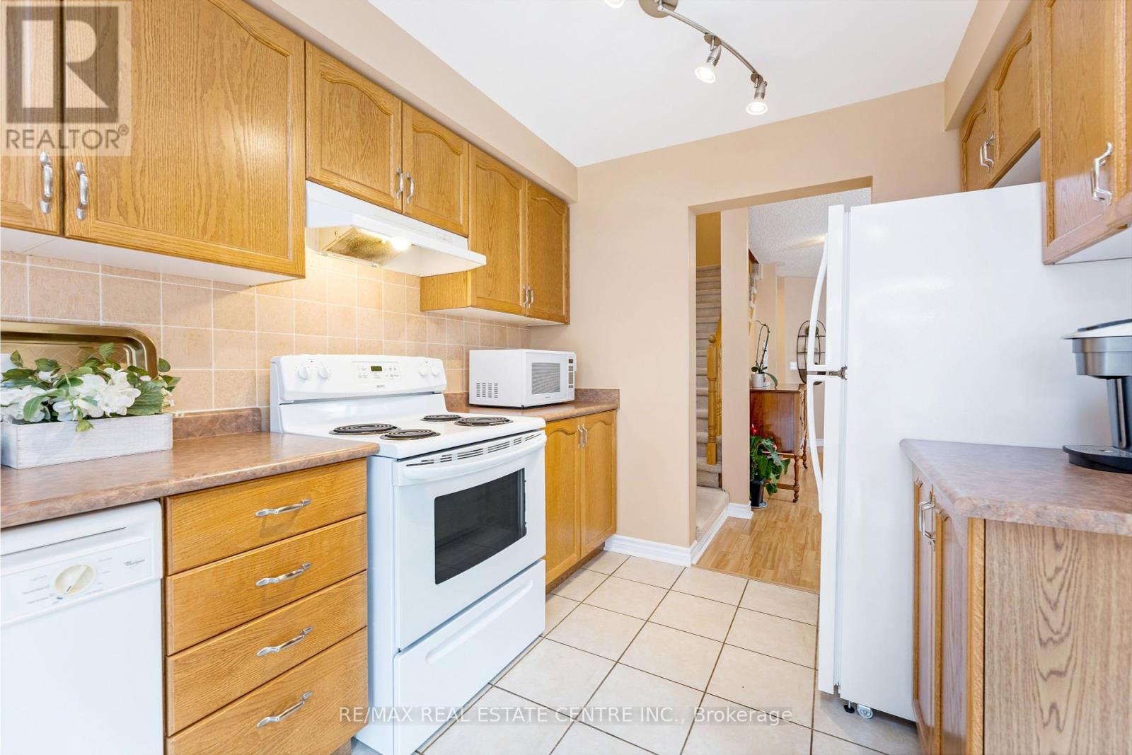 28 Coates Drive, Milton, Ontario  L9T 5R4 - Photo 10 - W12197419