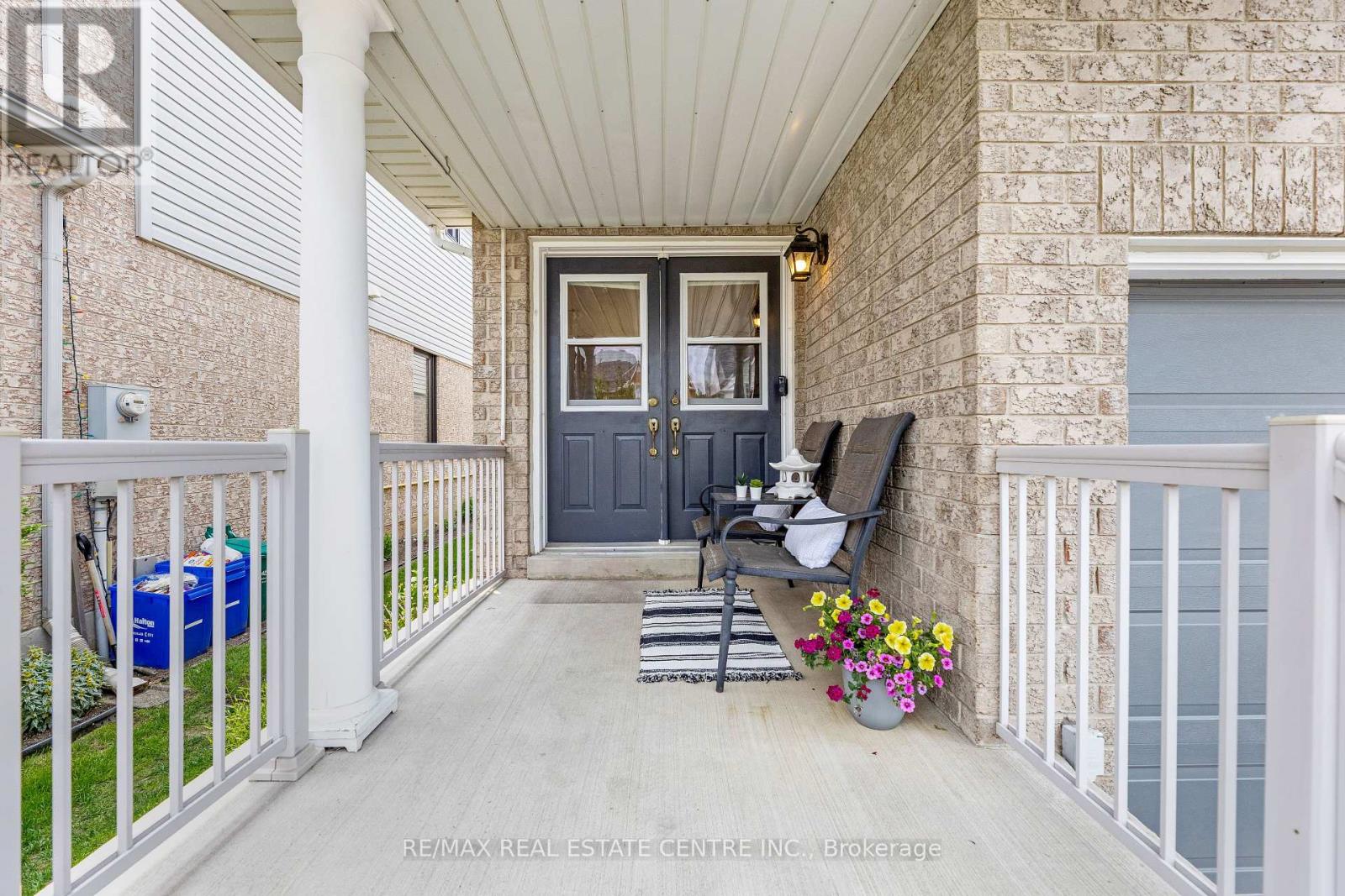 28 Coates Drive, Milton, Ontario  L9T 5R4 - Photo 2 - W12197419