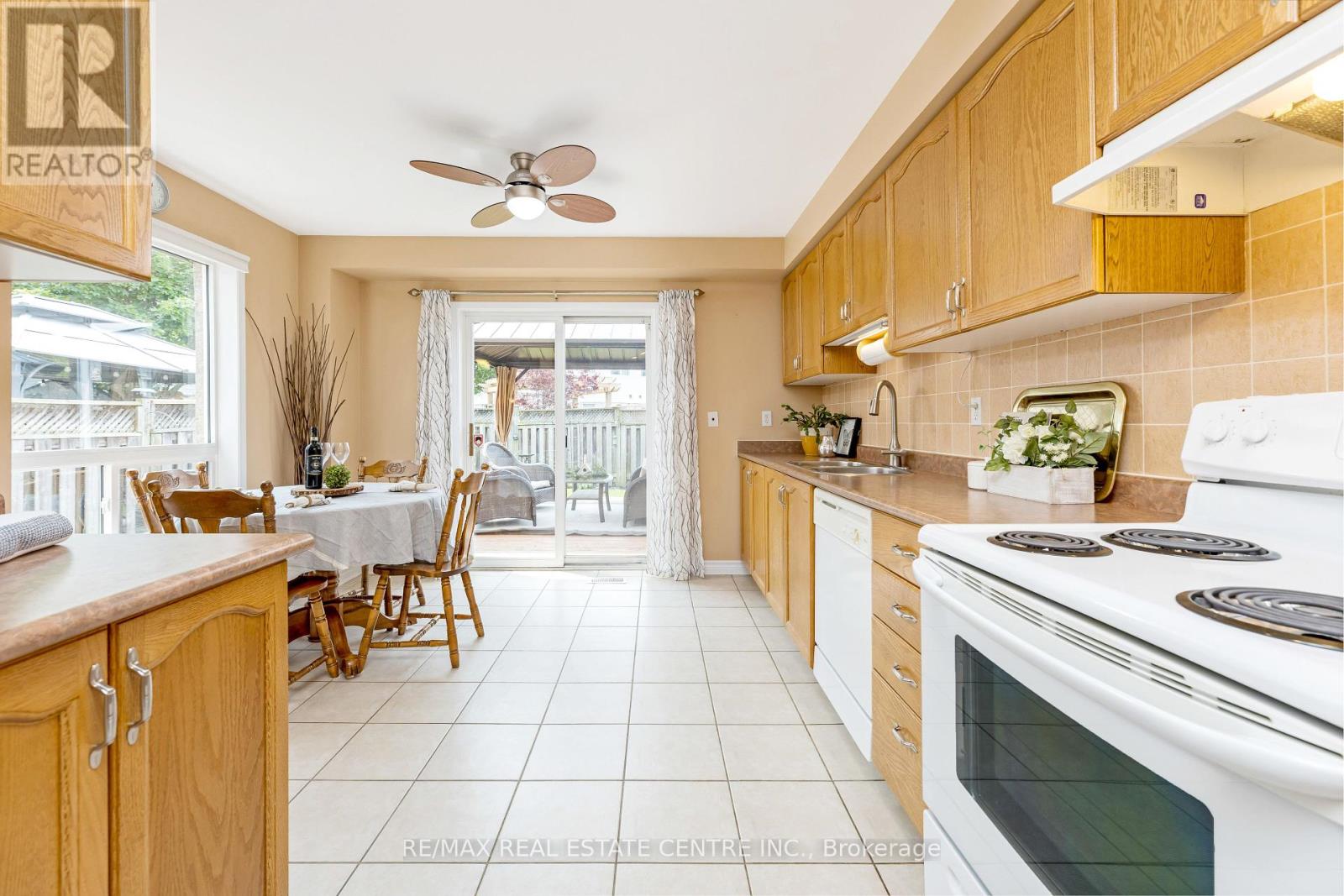 28 Coates Drive, Milton, Ontario  L9T 5R4 - Photo 8 - W12197419